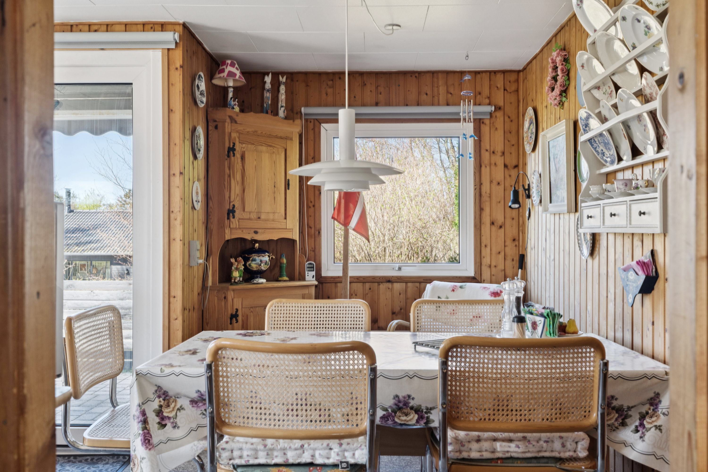 Fremhævet stue billede i fuldskærmstilstand. Billede af Pilevænget 31, Øer Strand, 8400 Ebeltoft