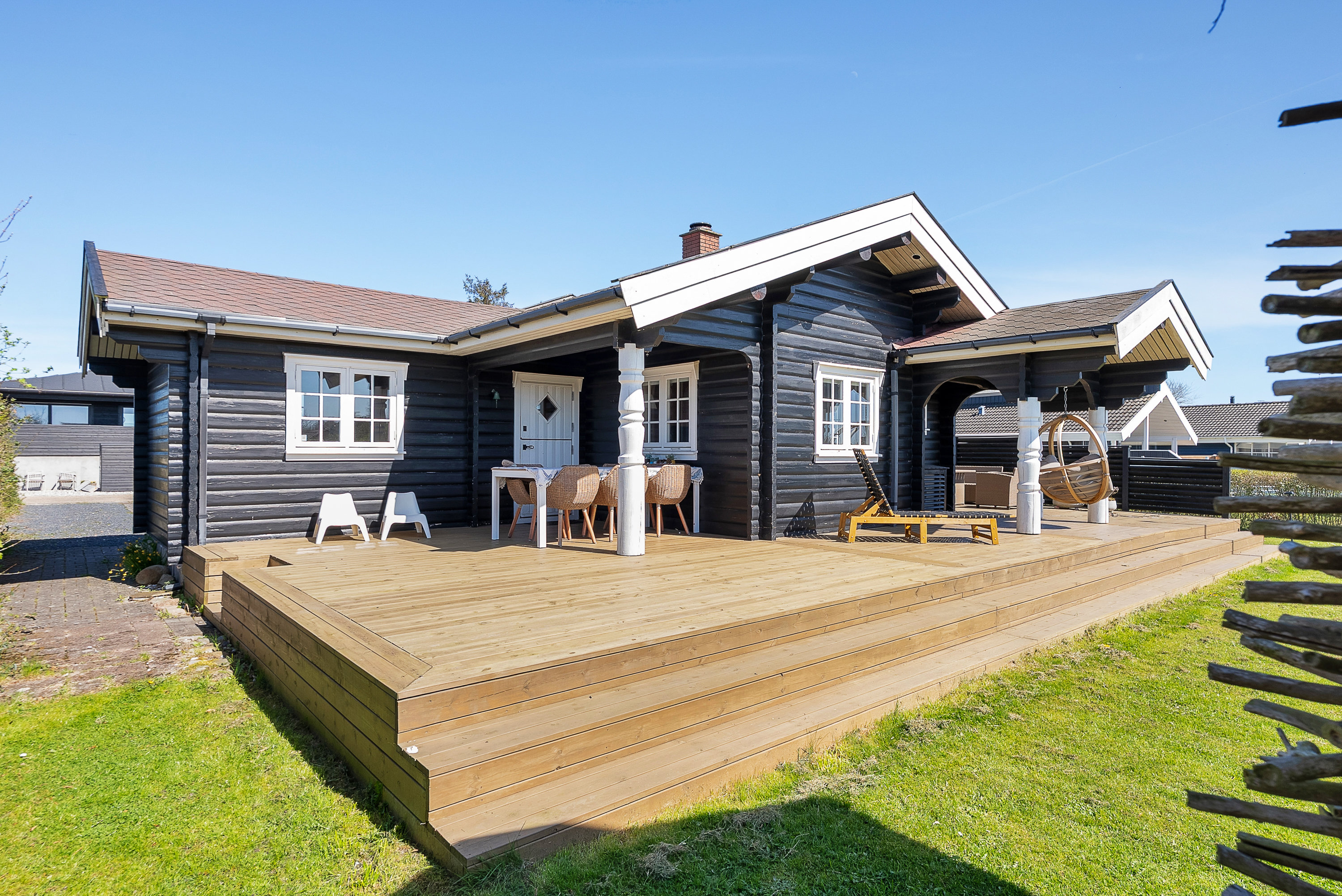 Fremhævet facade billede i fuldskærmstilstand. Billede af Østre Strandvej 223, Hasmark Strand, 5450 Otterup