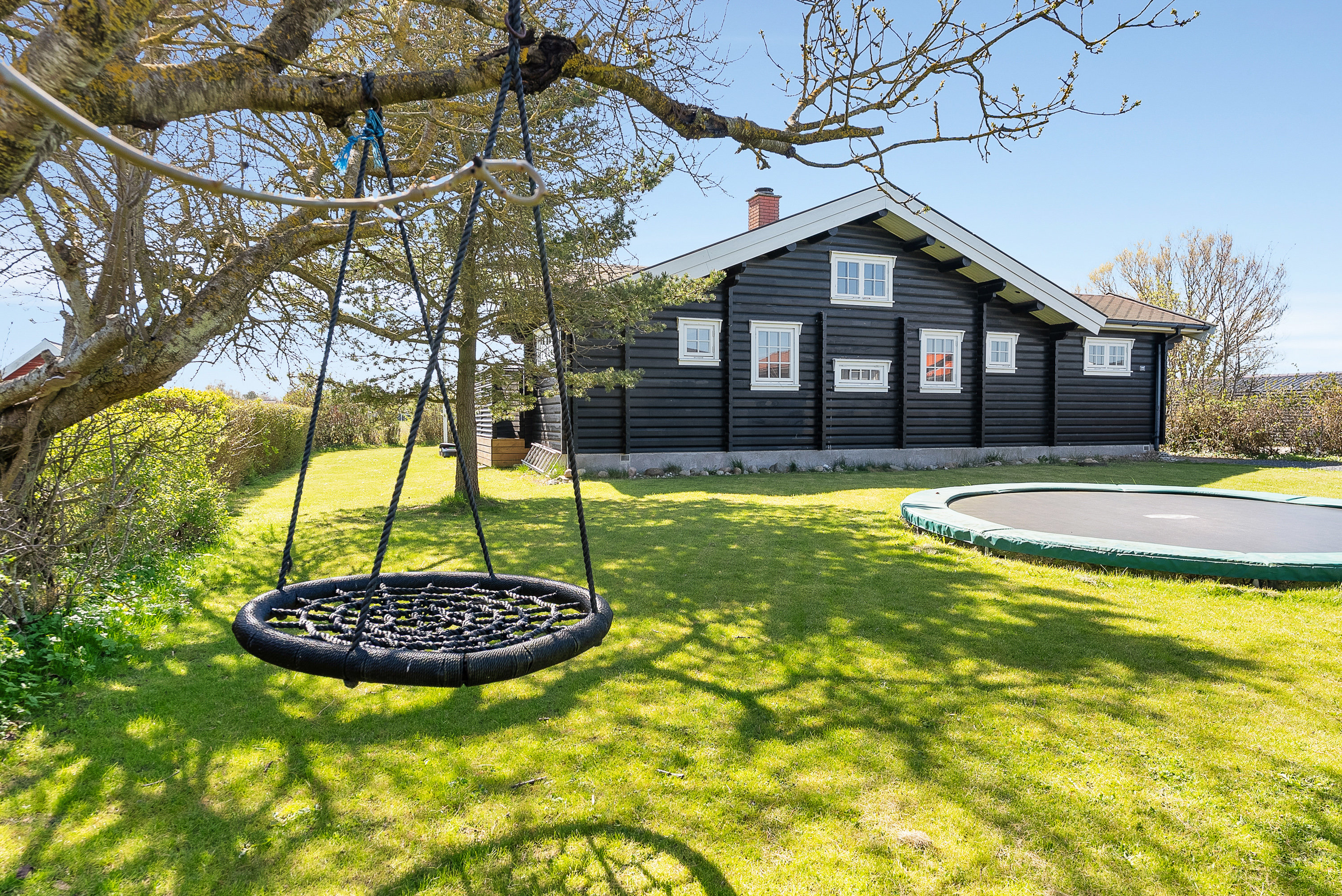 Fremhævet facade billede i fuldskærmstilstand. Billede af Østre Strandvej 223, Hasmark Strand, 5450 Otterup