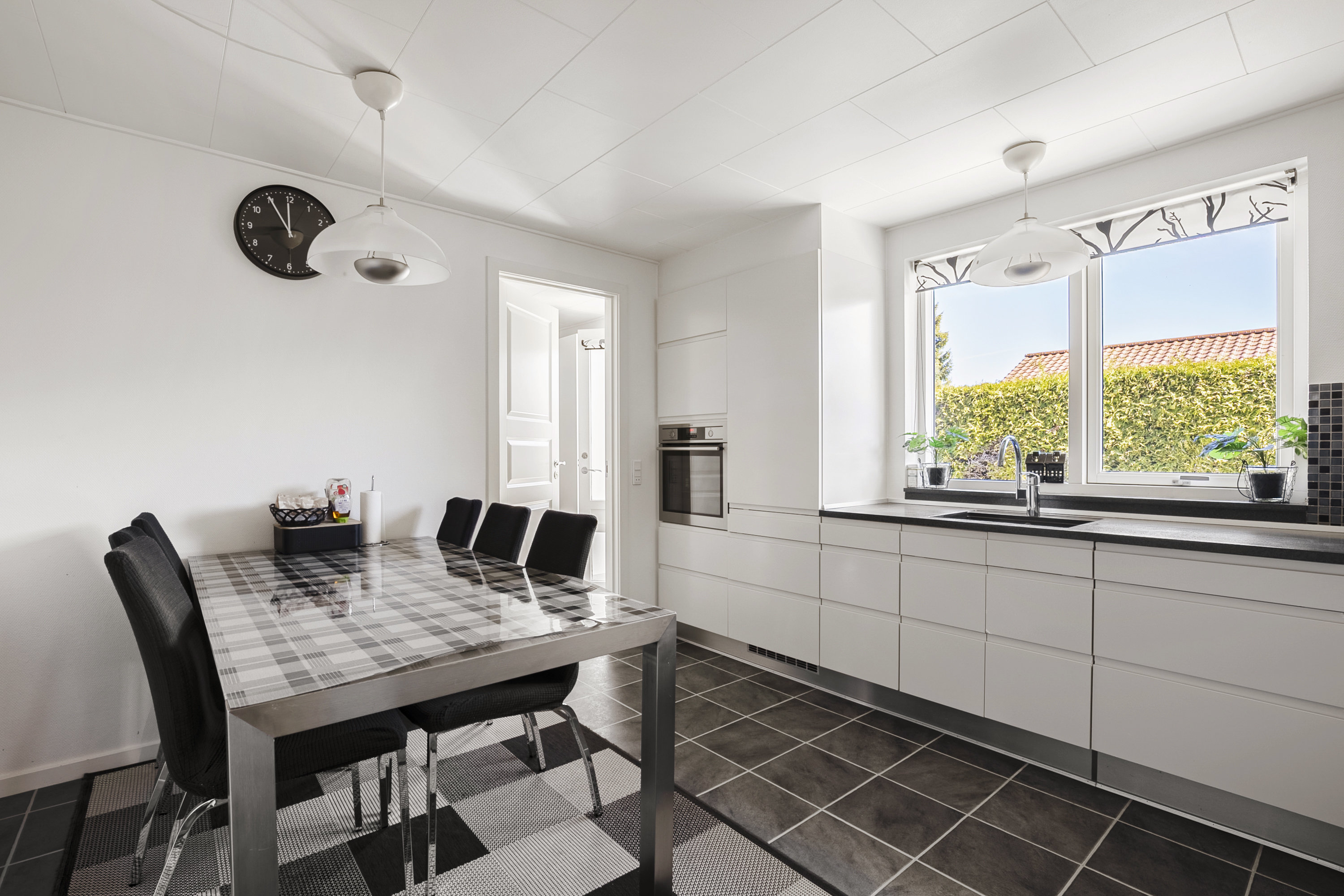 Fremhævet spisekøkken billede i fuldskærmstilstand. Billede af Tvedvænget 27, 5240 Odense NØ