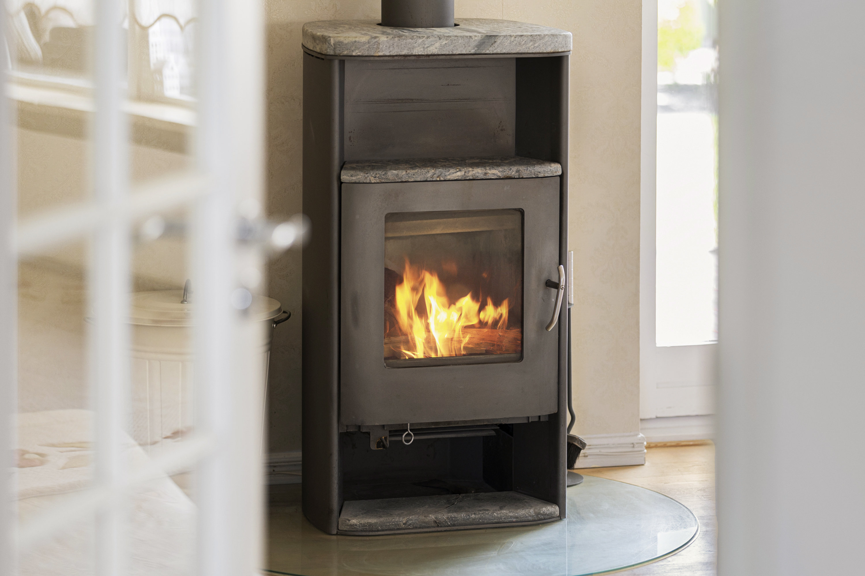 Fremhævet stue billede i fuldskærmstilstand. Billede af Tvedvænget 27, 5240 Odense NØ