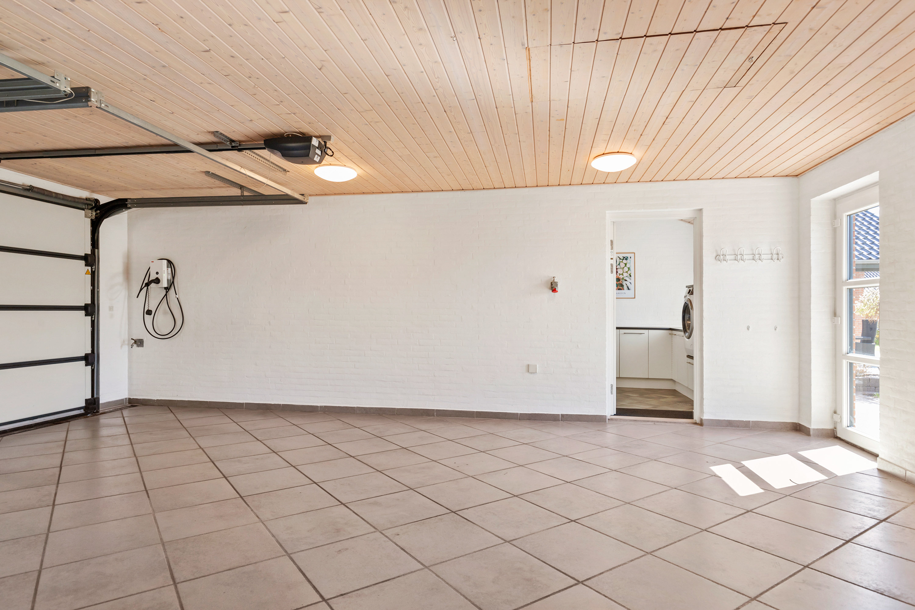 Fremhævet garage billede i fuldskærmstilstand. Billede af Rugmarken 172, 9690 Fjerritslev