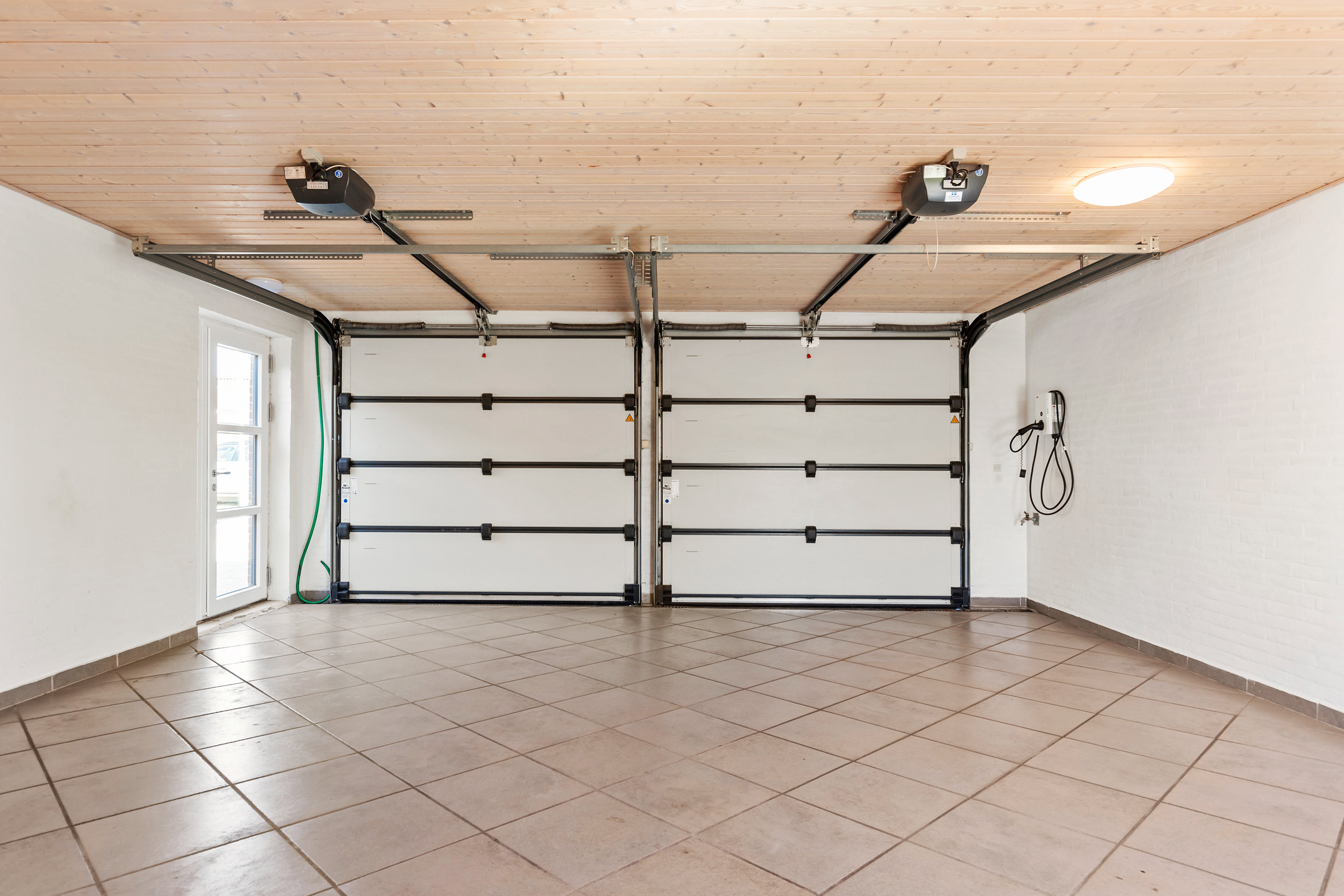 Fremhævet garage billede i fuldskærmstilstand. Billede af Rugmarken 172, 9690 Fjerritslev