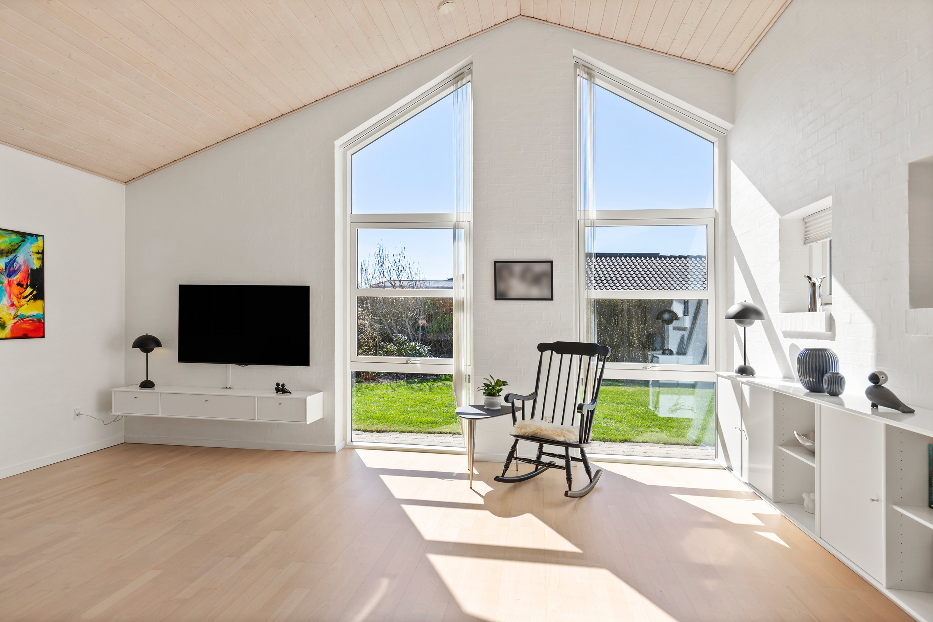 Fremhævet stue billede i fuldskærmstilstand. Billede af Rugmarken 172, 9690 Fjerritslev