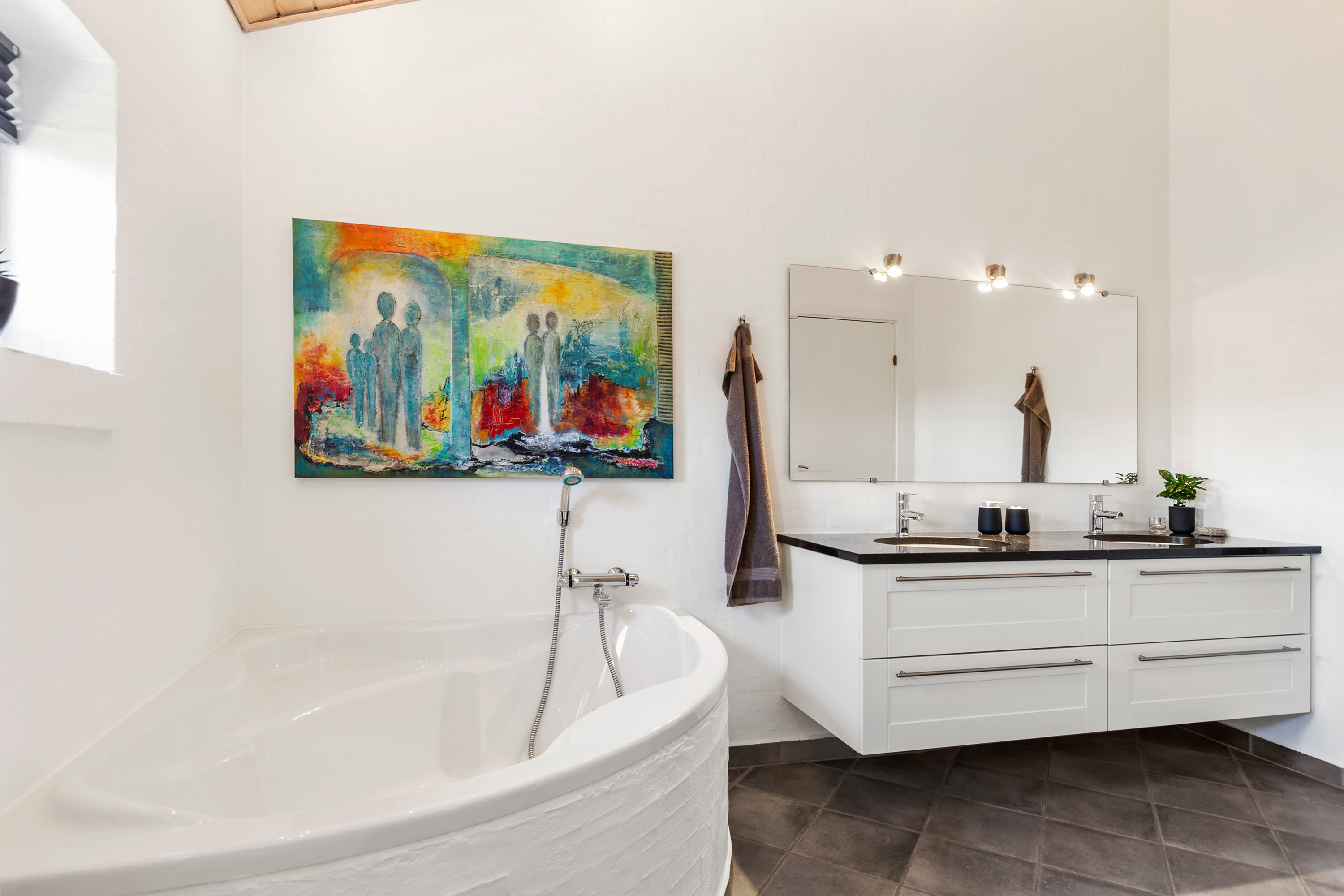 Fremhævet badeværelse billede i fuldskærmstilstand. Billede af Rugmarken 172, 9690 Fjerritslev