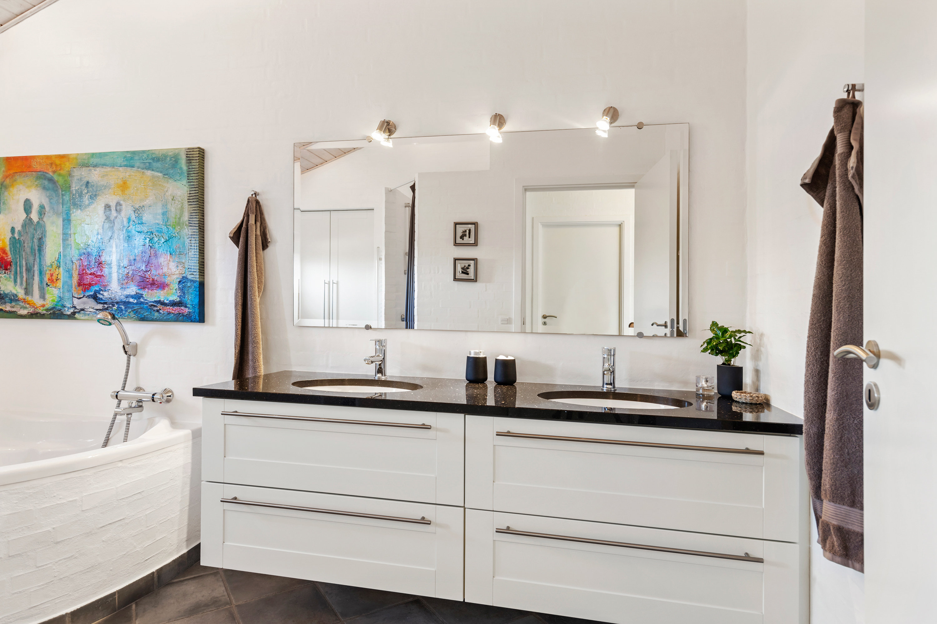 Fremhævet badeværelse billede i fuldskærmstilstand. Billede af Rugmarken 172, 9690 Fjerritslev