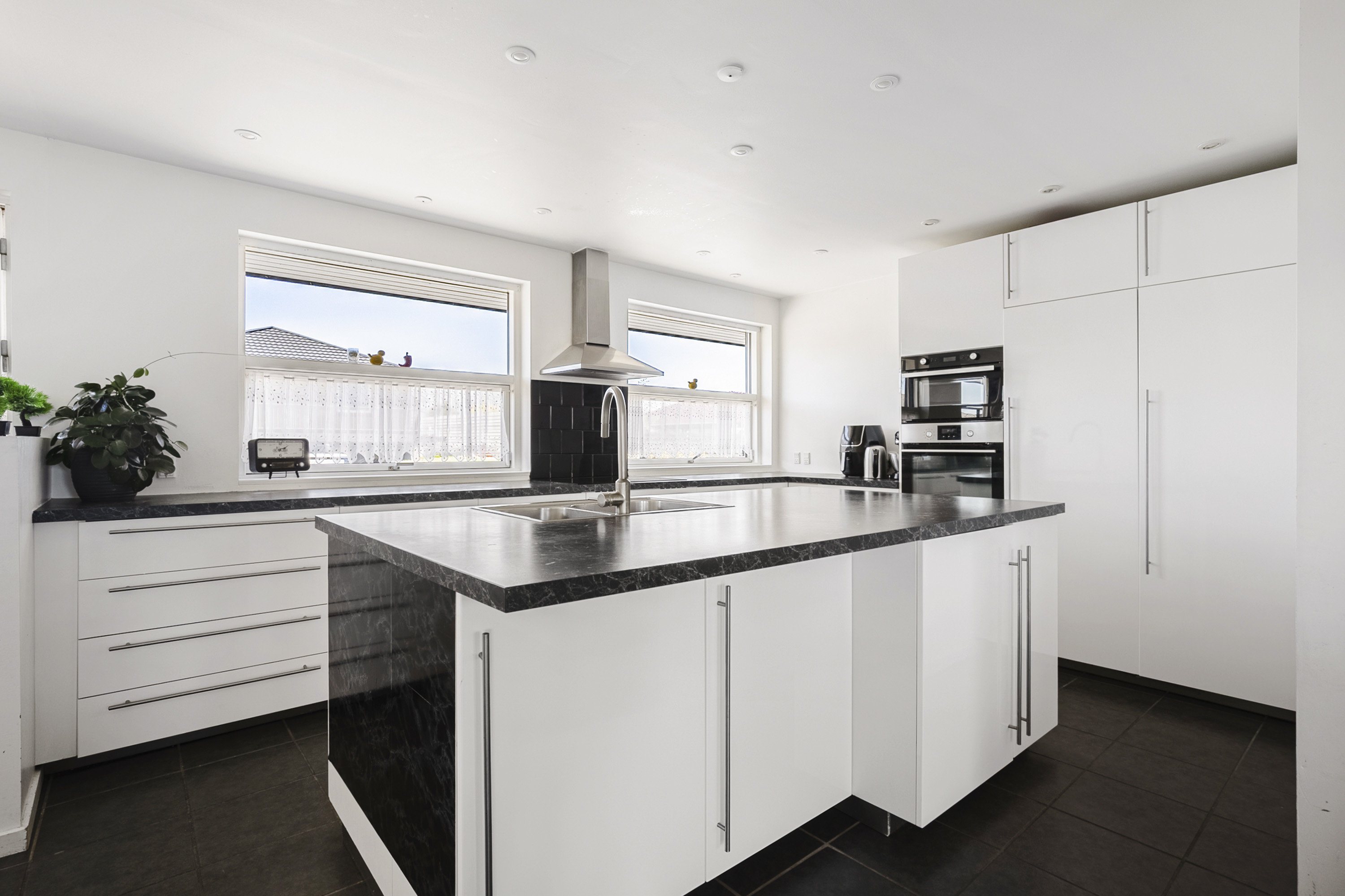 Fremhævet køkken billede i fuldskærmstilstand. Billede af Stenvænget 7, 5330 Munkebo