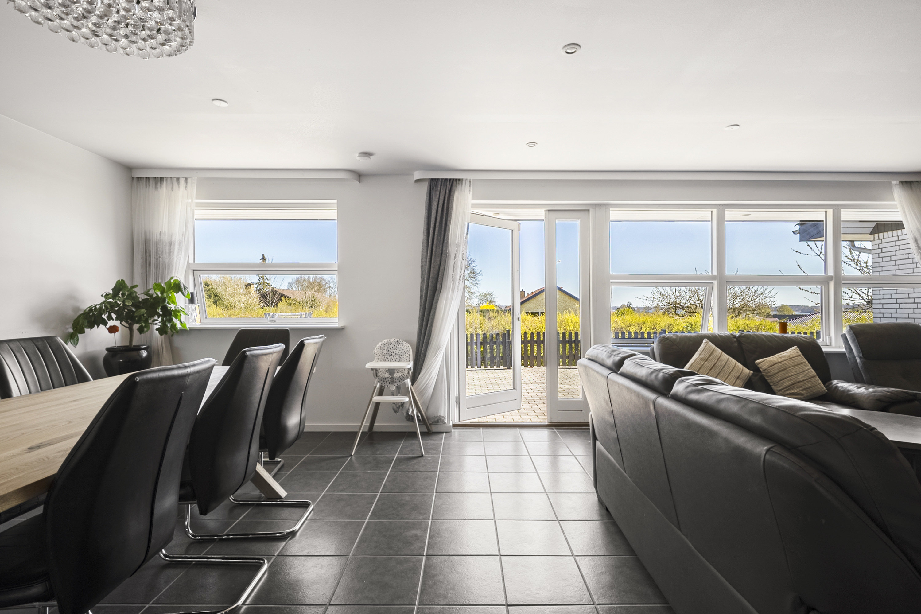 Fremhævet stue billede i fuldskærmstilstand. Billede af Stenvænget 7, 5330 Munkebo