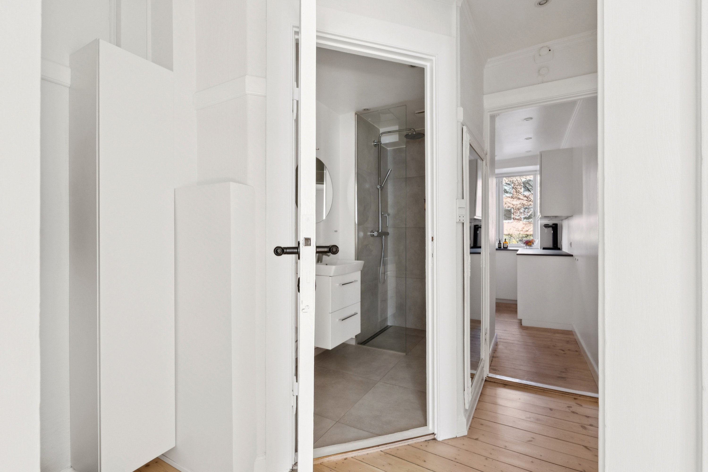 Fremhævet gang billede i fuldskærmstilstand. Billede af Lange-Müllers Gade 17, st.. th., 2100 København Ø