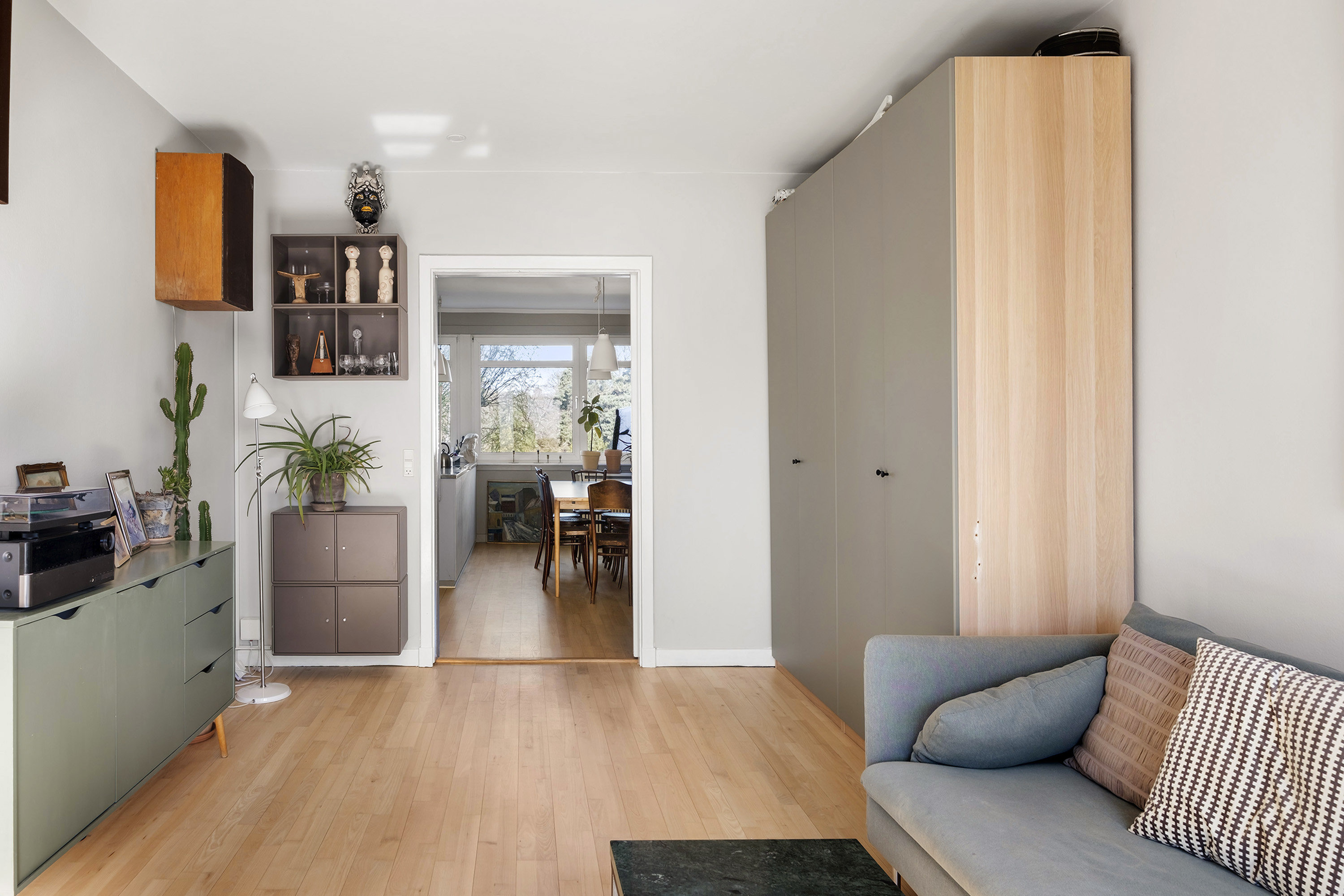 Fremhævet stue billede i fuldskærmstilstand. Billede af Ordrupvej 46B, 2. tv., 2920 Charlottenlund