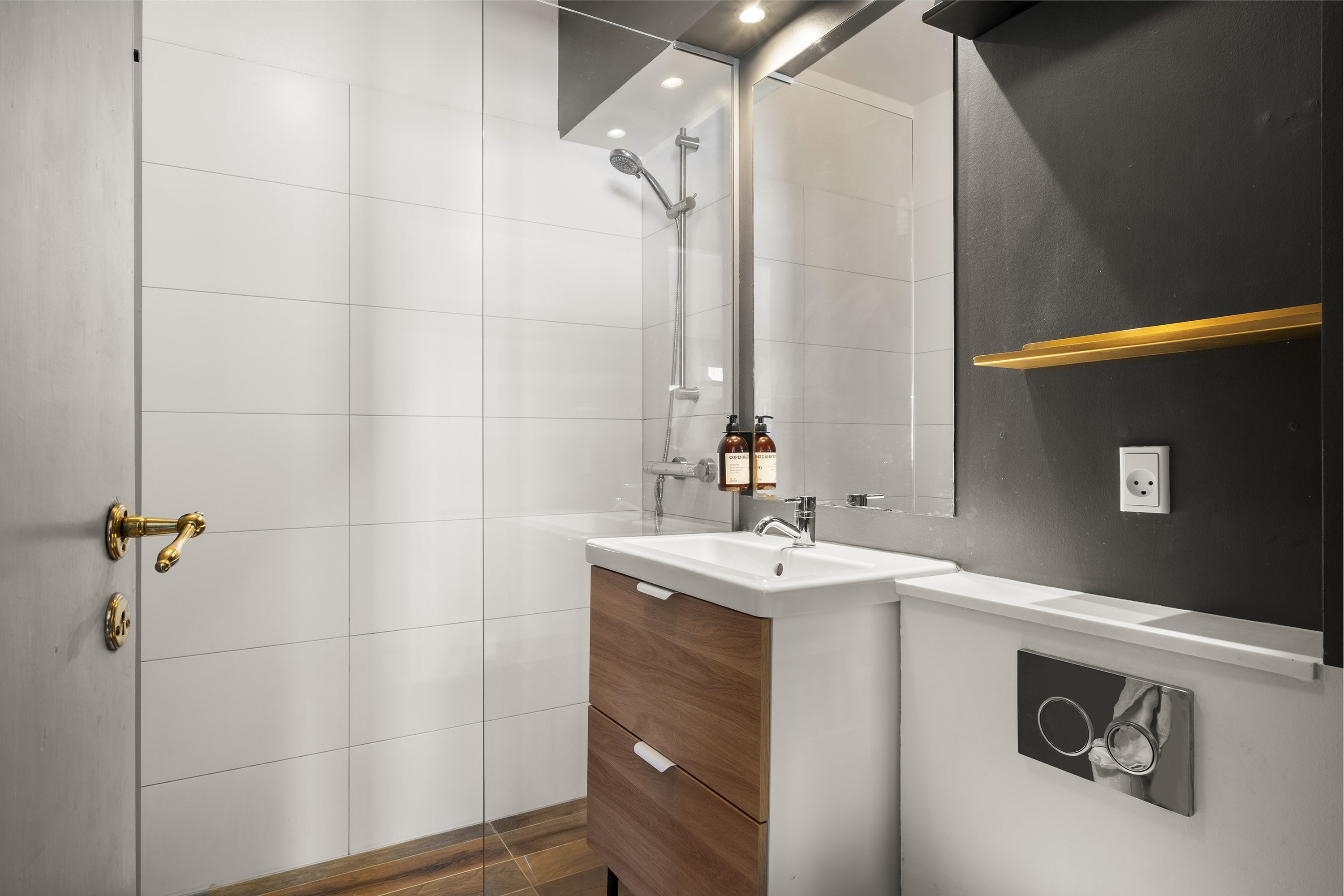 Fremhævet badeværelse billede i fuldskærmstilstand. Billede af Ordrupvej 46B, 2. tv., 2920 Charlottenlund