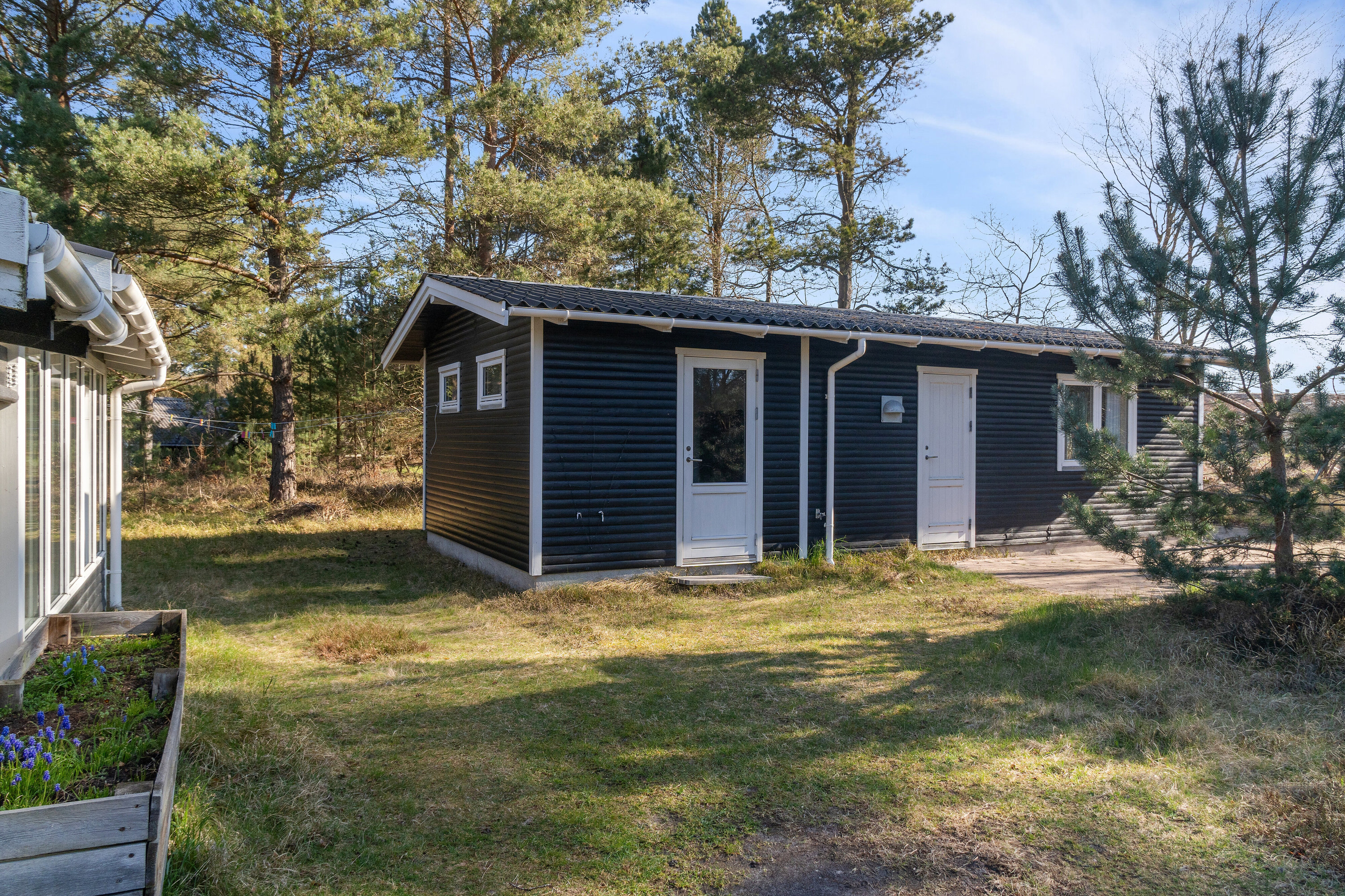 Fremhævet set fra haven billede i fuldskærmstilstand. Billede af Syrenvej 20, Ellinge Lyng, 4560 Vig