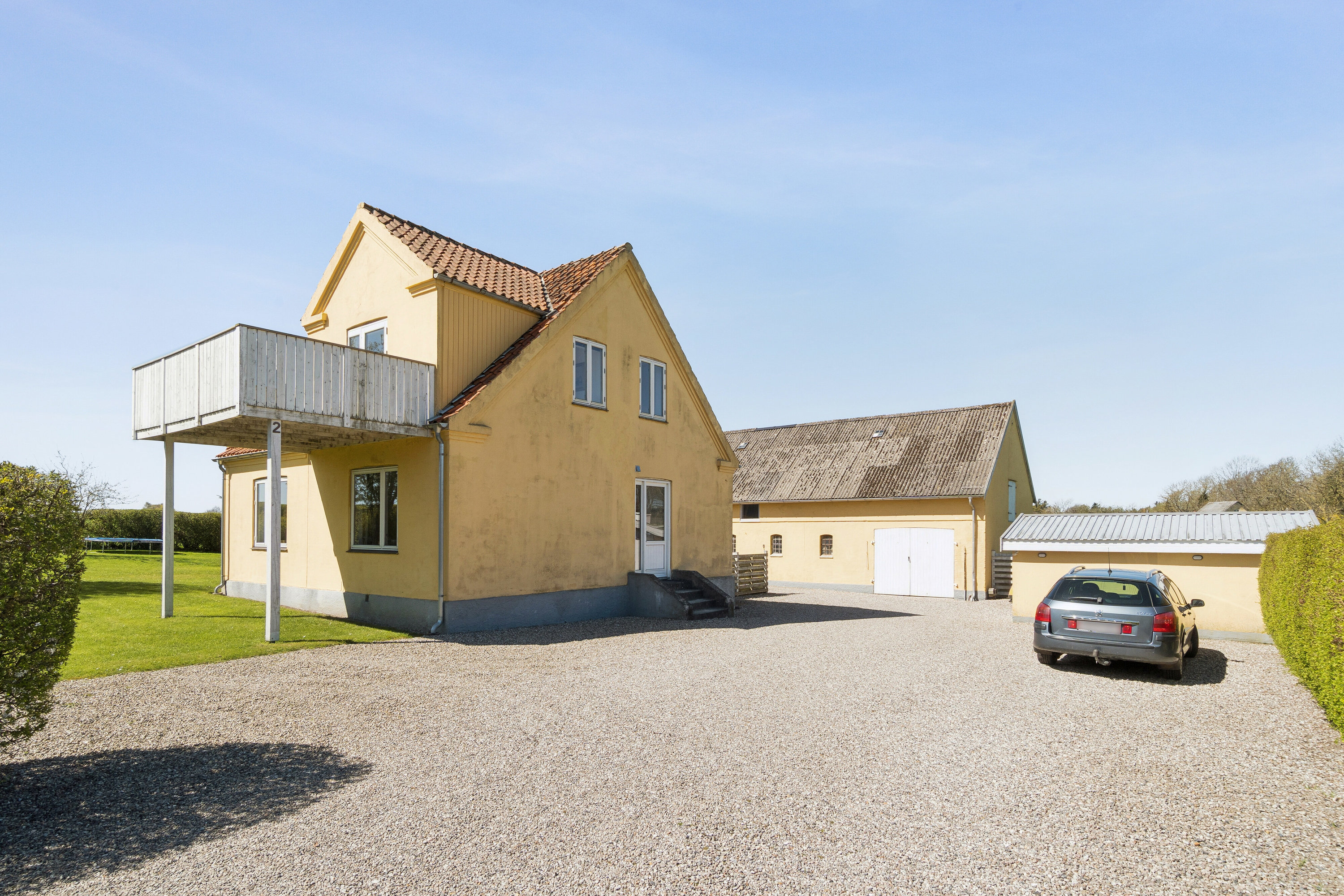 Fremhævet set fra vejen billede i fuldskærmstilstand. Billede af Hovvejen 2, Viemose, 4771 Kalvehave