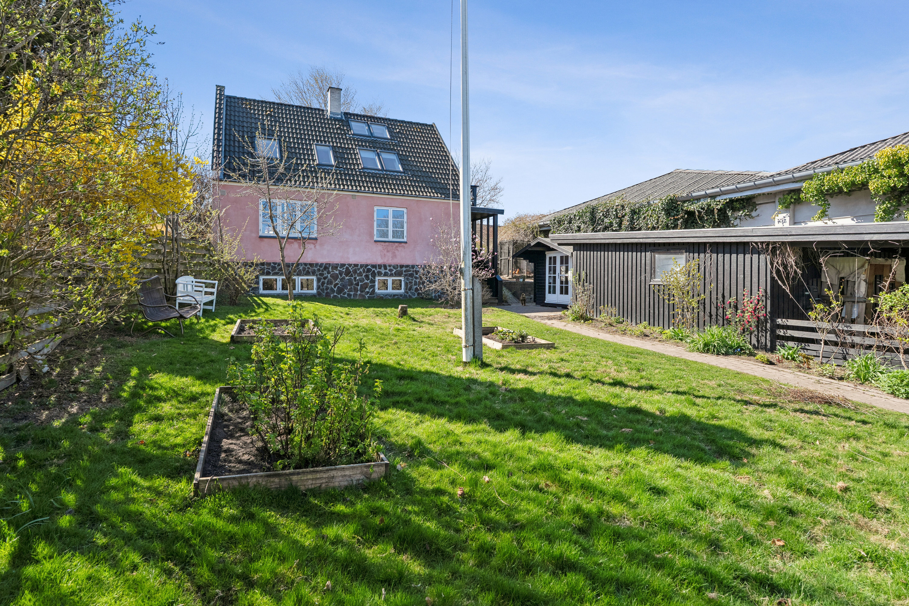 Fremhævet udendørs billede i fuldskærmstilstand. Billede af Johannes Ewalds Vej 4, 3100 Hornbæk