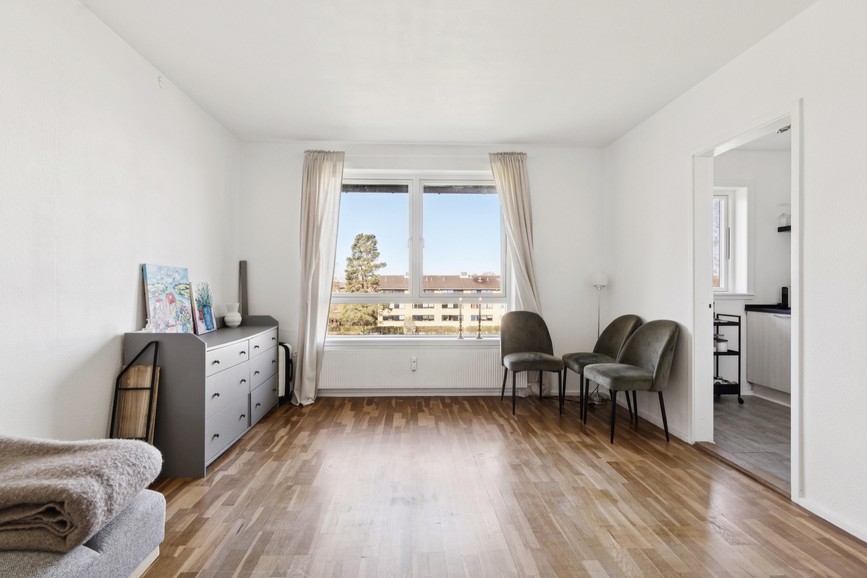 Fremhævet stue billede i fuldskærmstilstand. Billede af Brøndbyvestervej 68C, 2. 2., 2605 Brøndby