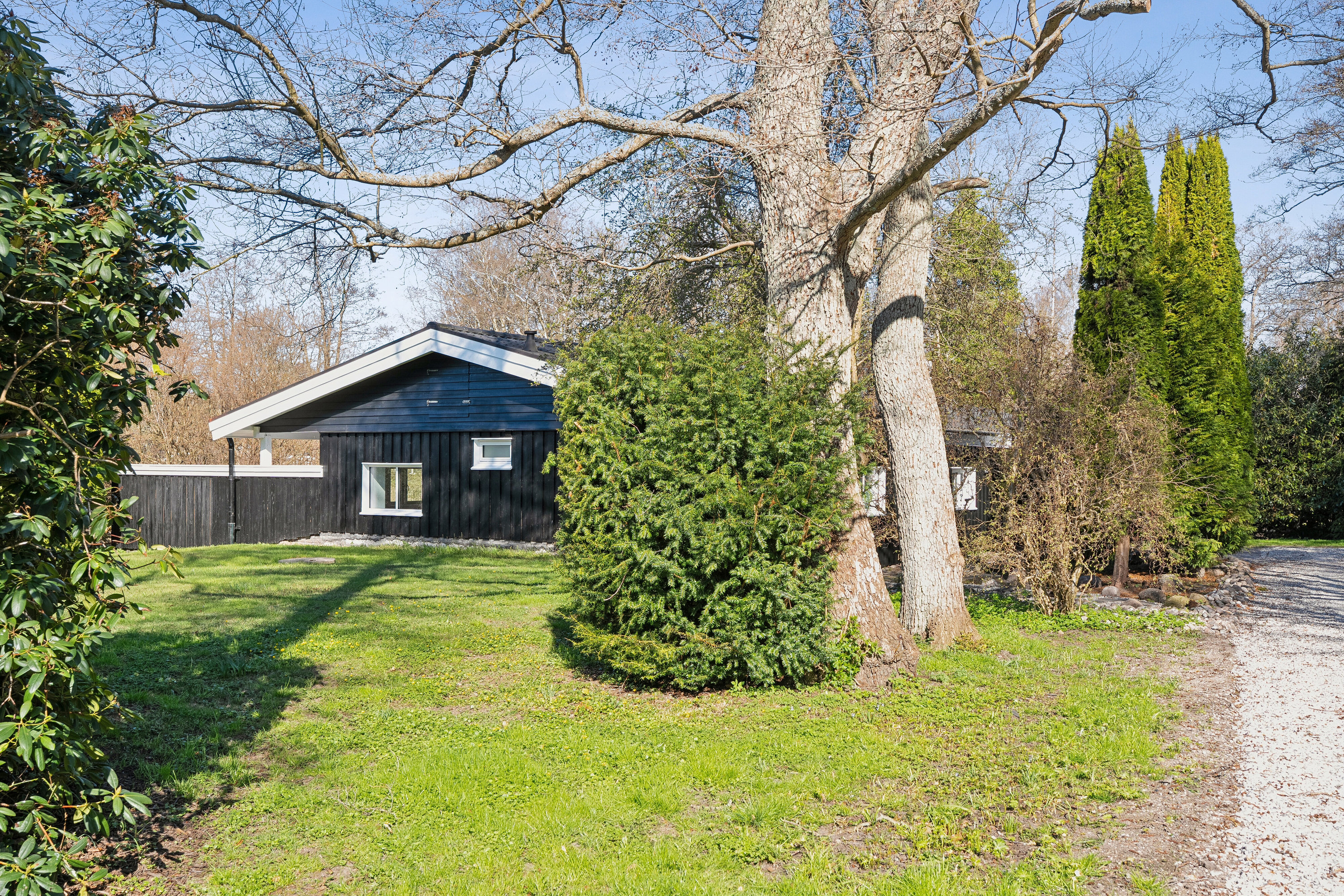 Fremhævet set fra vejen billede i fuldskærmstilstand. Billede af Åsvinget 40, 3120 Dronningmølle