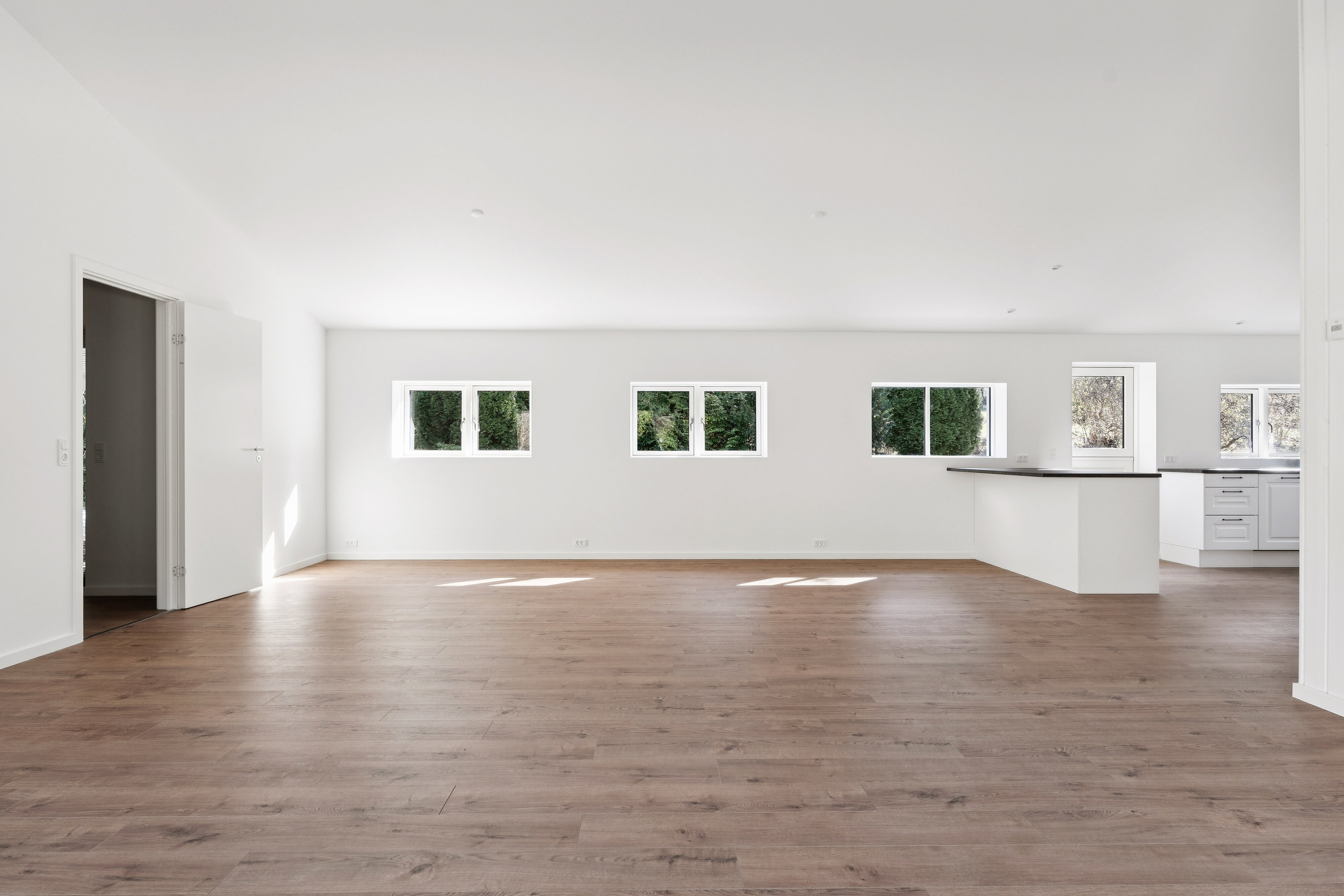 Fremhævet stue billede i fuldskærmstilstand. Billede af Åsvinget 40, 3120 Dronningmølle