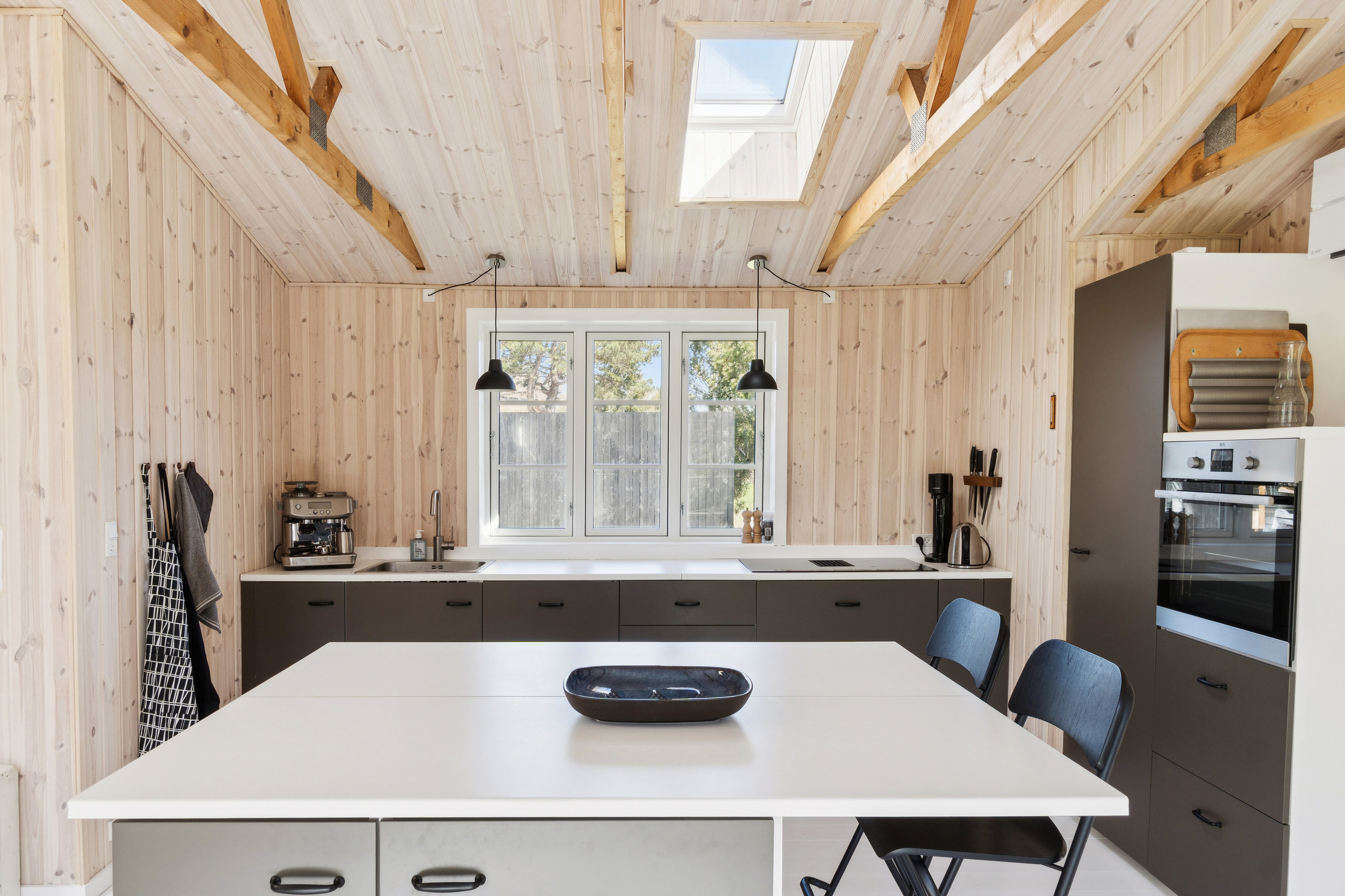 Fremhævet spisestue billede i fuldskærmstilstand. Billede af Lars Petersvej 44, Ellinge Lyng, 4573 Højby