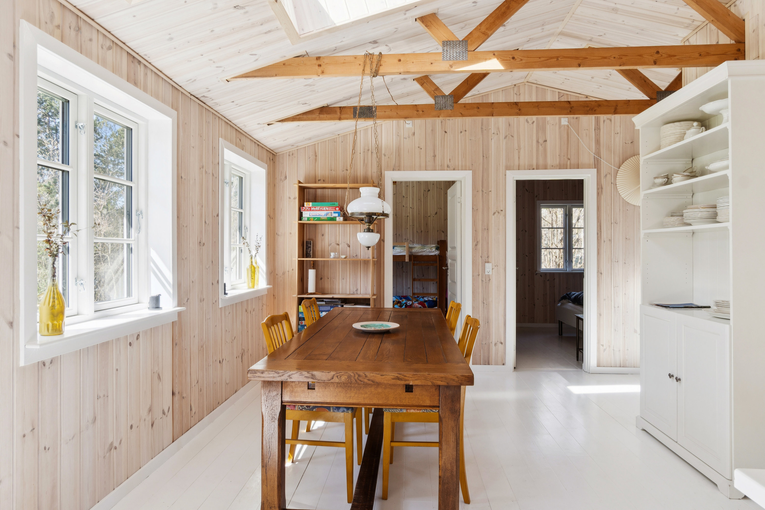 Fremhævet spisestue billede i fuldskærmstilstand. Billede af Lars Petersvej 44, Ellinge Lyng, 4573 Højby