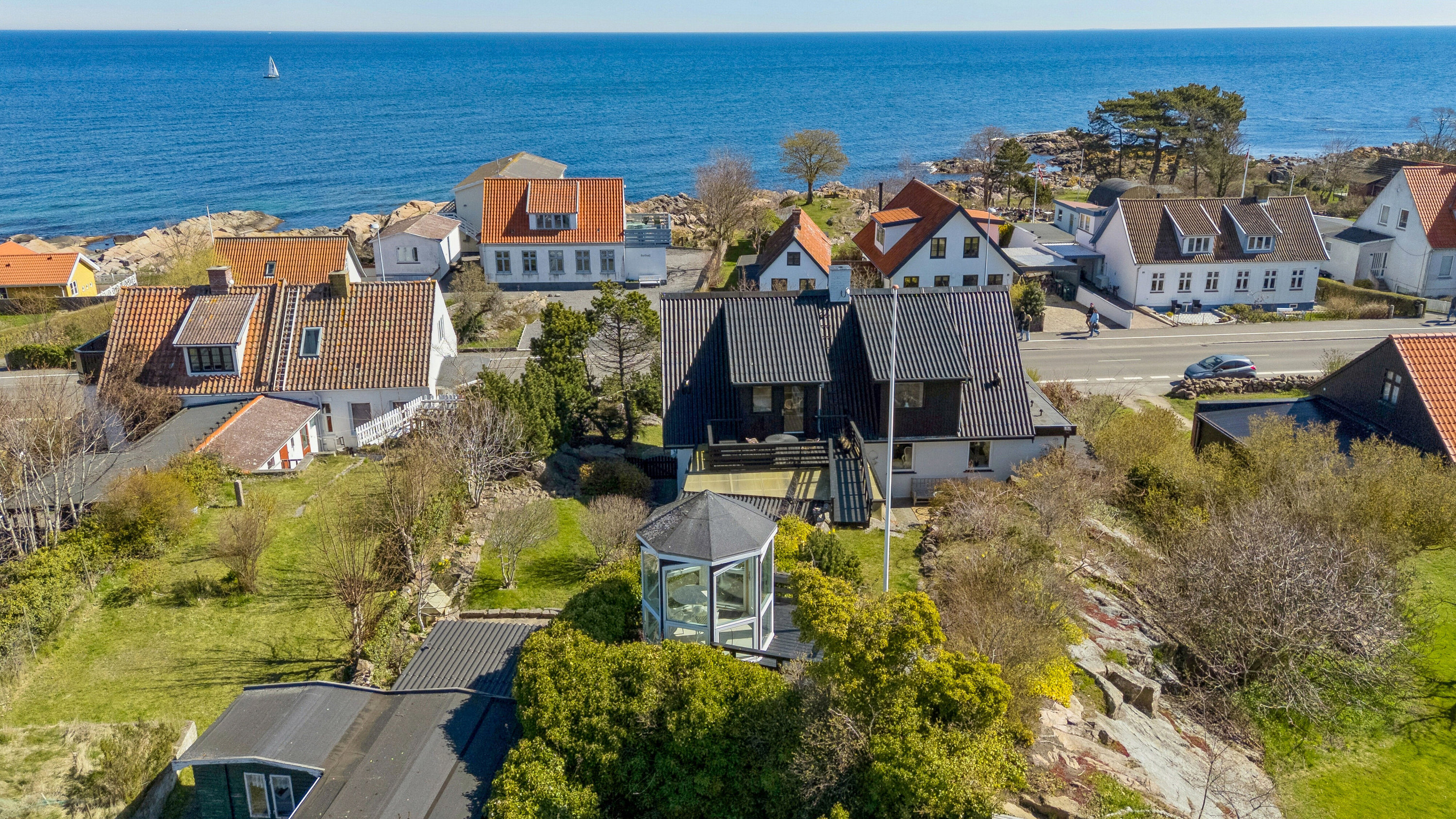 Fremhævet luftfoto billede i fuldskærmstilstand. Billede af Strandvejen 57, Allinge, 3770 Allinge