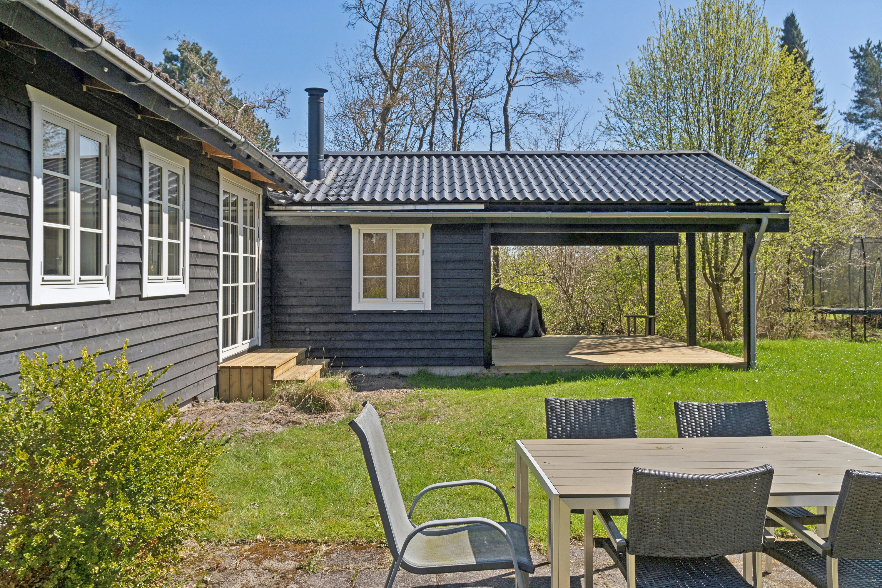 Fremhævet terrasse billede i fuldskærmstilstand. Billede af Lars Petersvej 44, Ellinge Lyng, 4573 Højby