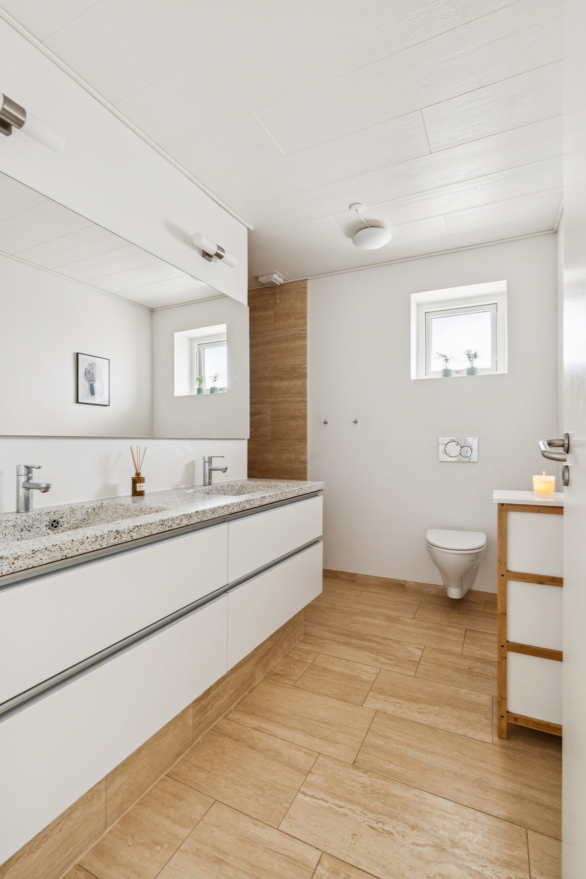 Fremhævet toilet billede i fuldskærmstilstand. Billede af Lillevang 120, 7190 Billund