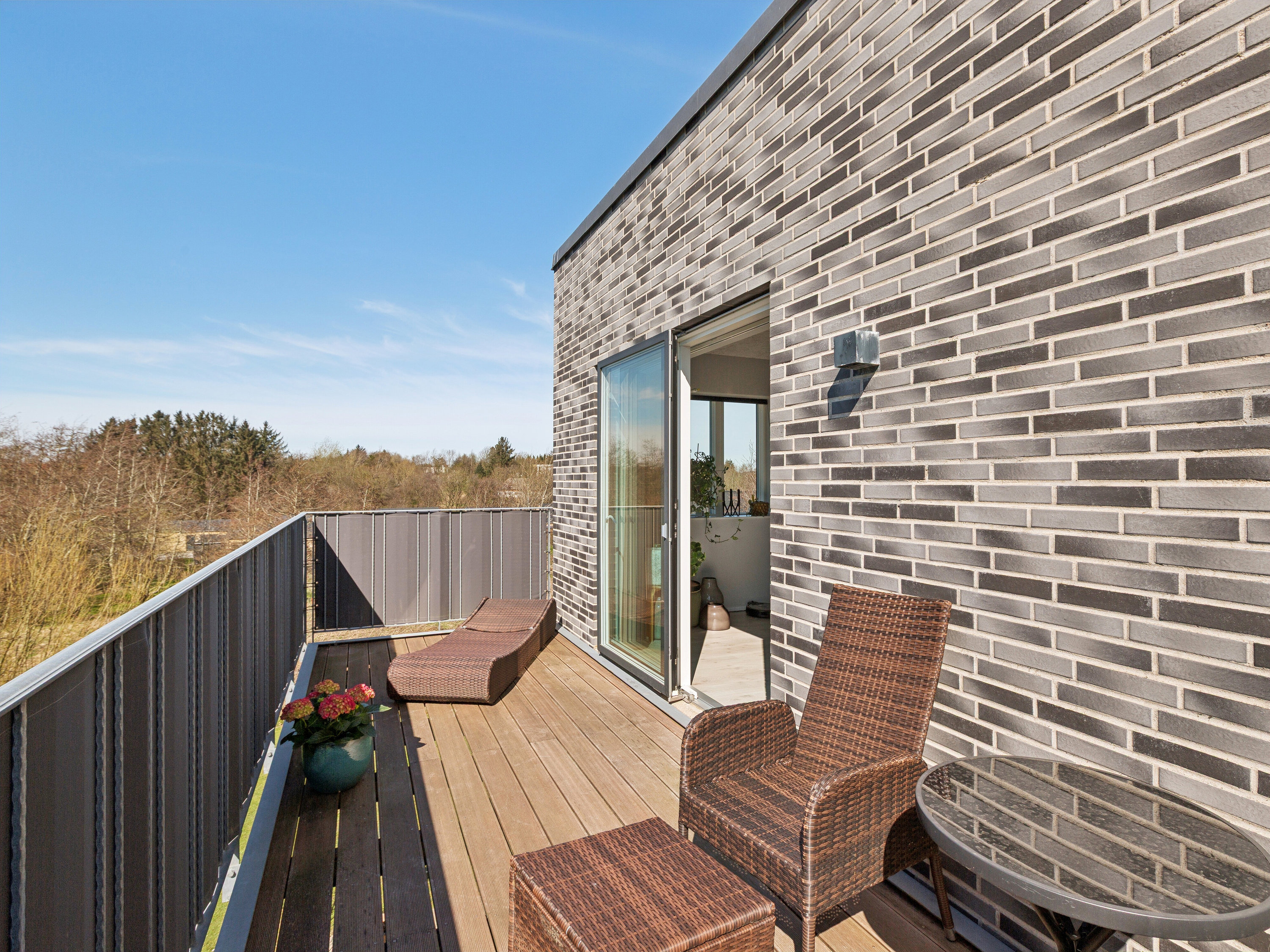 Fremhævet terrasse billede i fuldskærmstilstand. Billede af Mølledalen 7, 9800 Hjørring