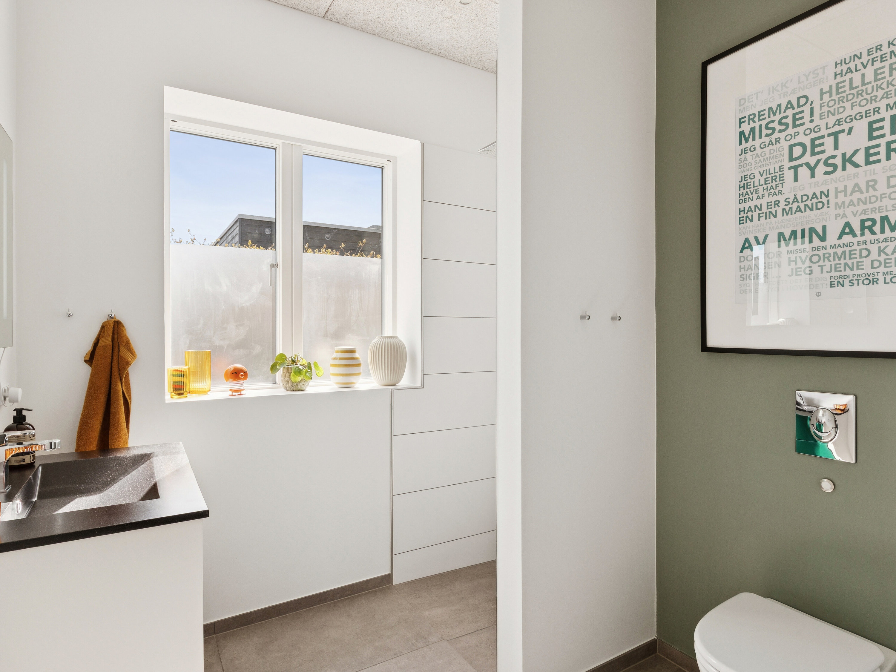 Fremhævet badeværelse billede i fuldskærmstilstand. Billede af Mølledalen 7, 9800 Hjørring
