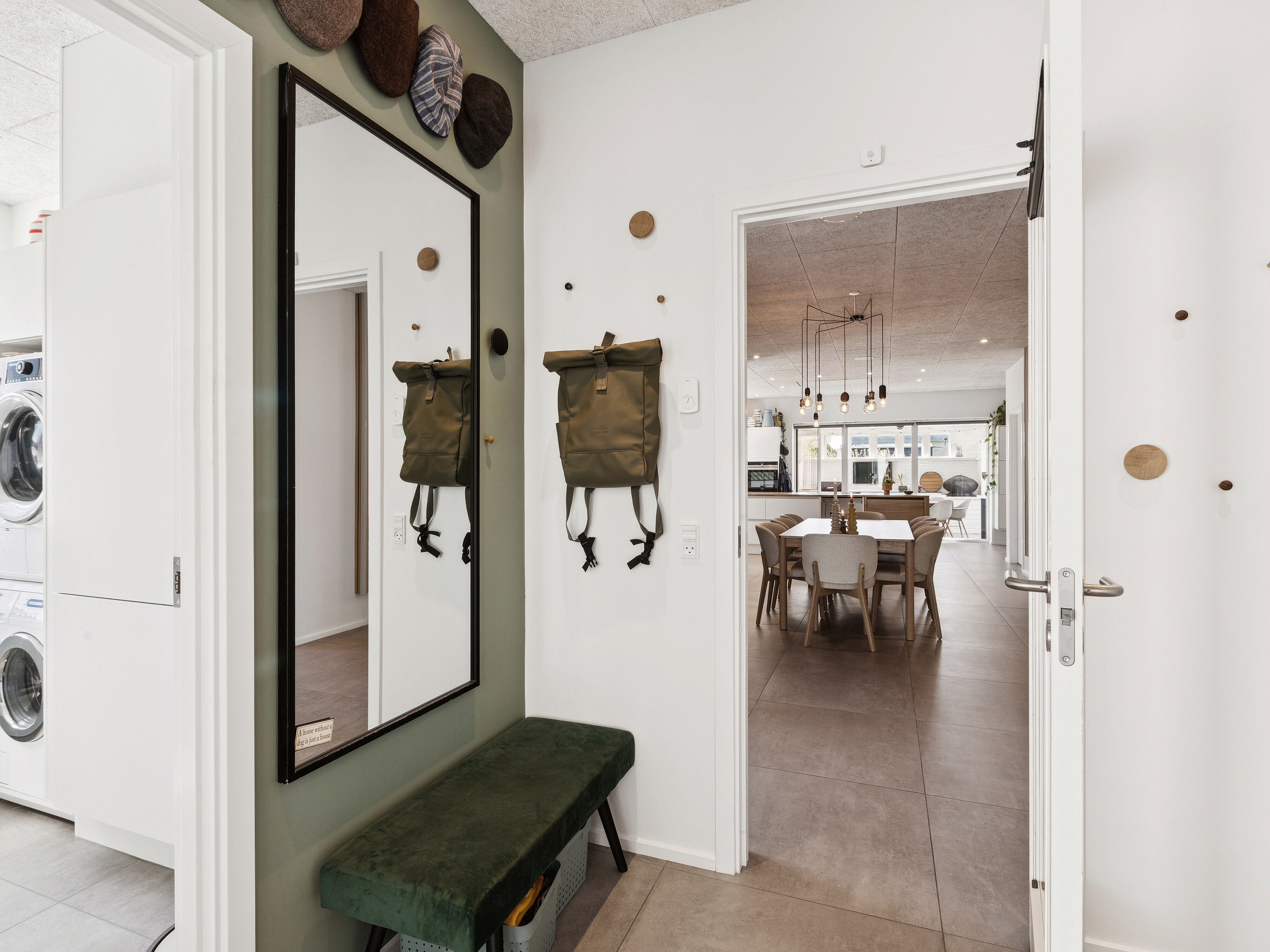 Fremhævet gang billede i fuldskærmstilstand. Billede af Mølledalen 7, 9800 Hjørring