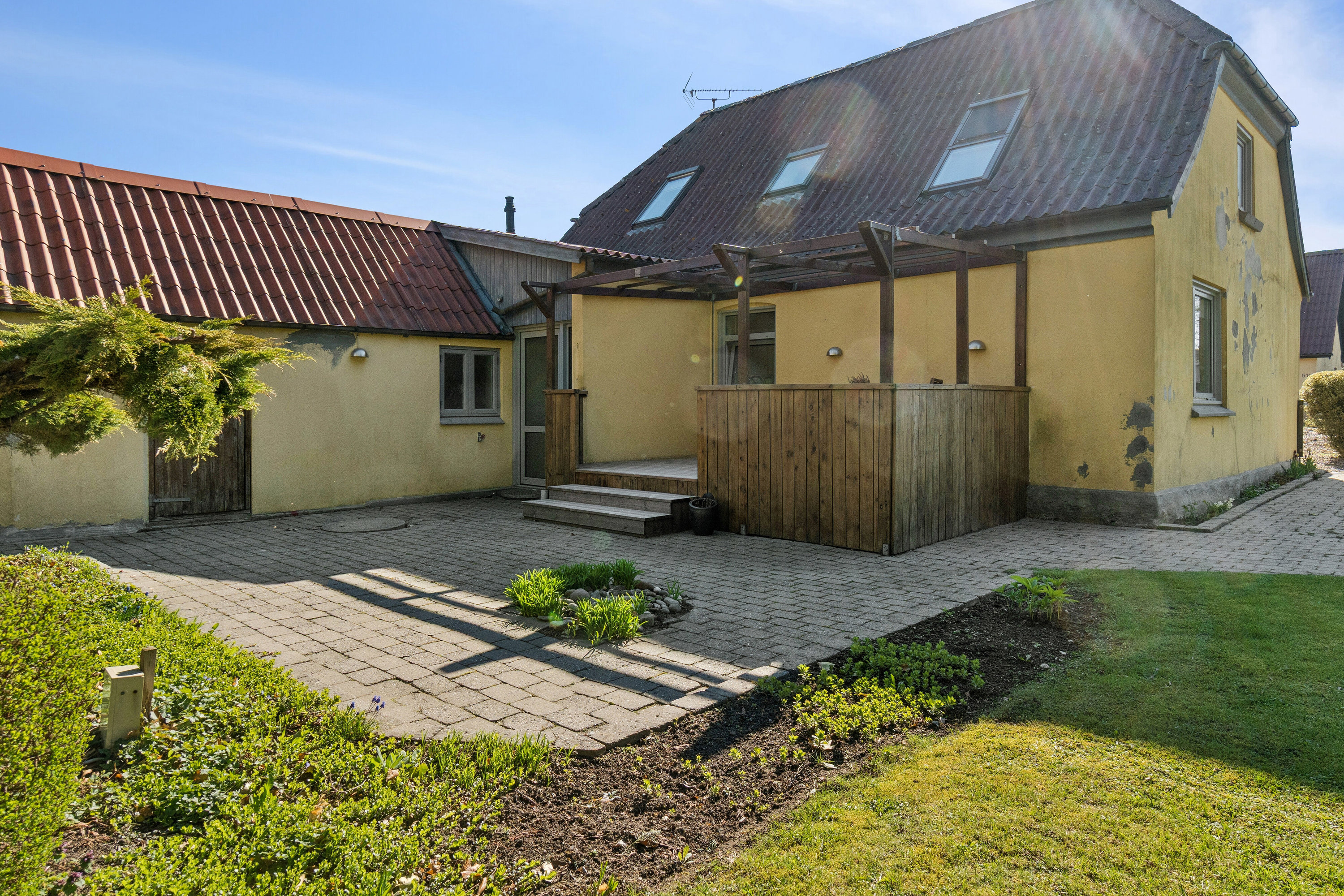 Fremhævet set fra haven billede i fuldskærmstilstand. Billede af Nyborgvej 499, 5881 Skårup Fyn