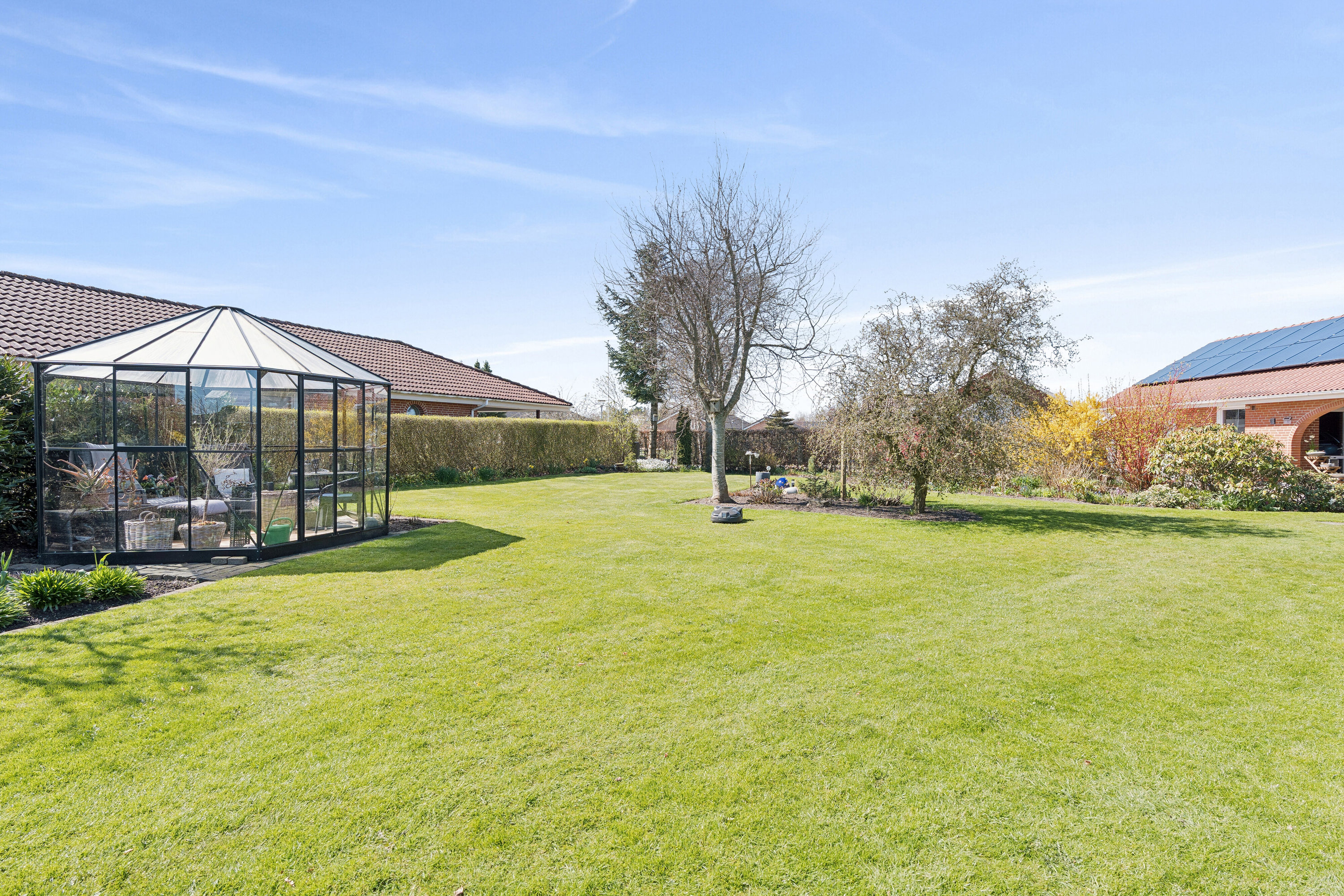 Fremhævet set fra haven billede i fuldskærmstilstand. Billede af Tingstedet 55, 7190 Billund