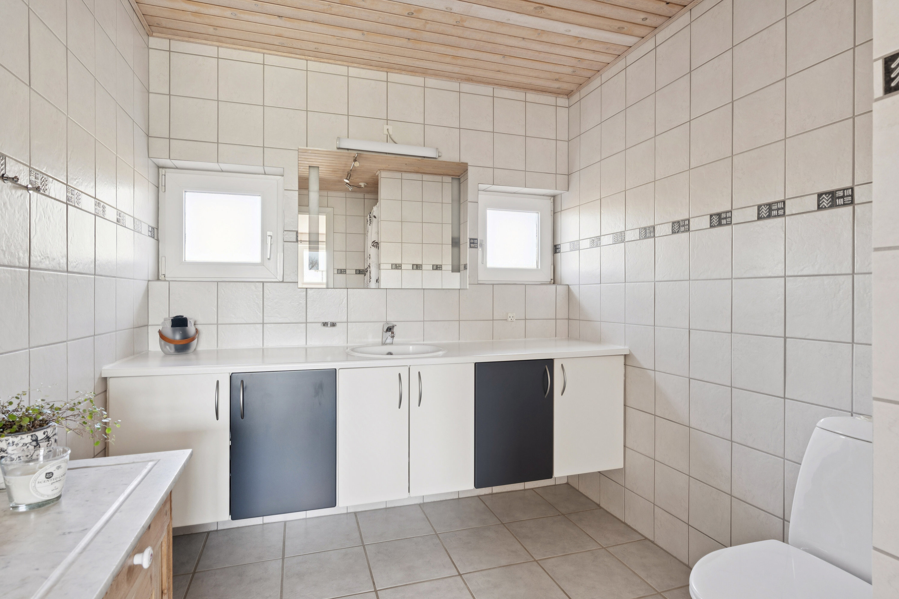 Fremhævet badeværelse billede i fuldskærmstilstand. Billede af Tingstedet 55, 7190 Billund