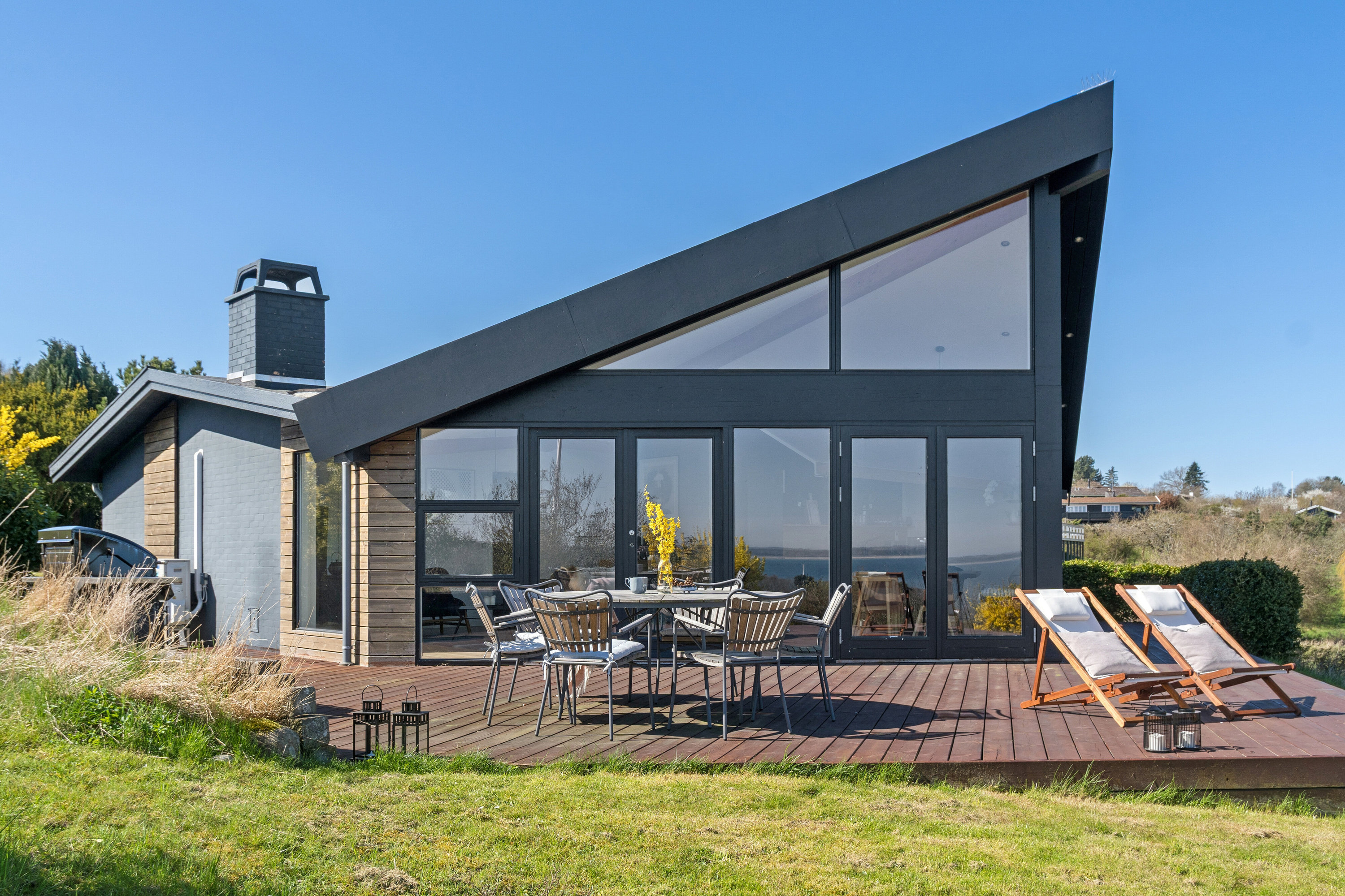 Fremhævet set fra haven billede i fuldskærmstilstand. Billede af Grusbakken 10, Veddinge Bk, 4550 Asnæs