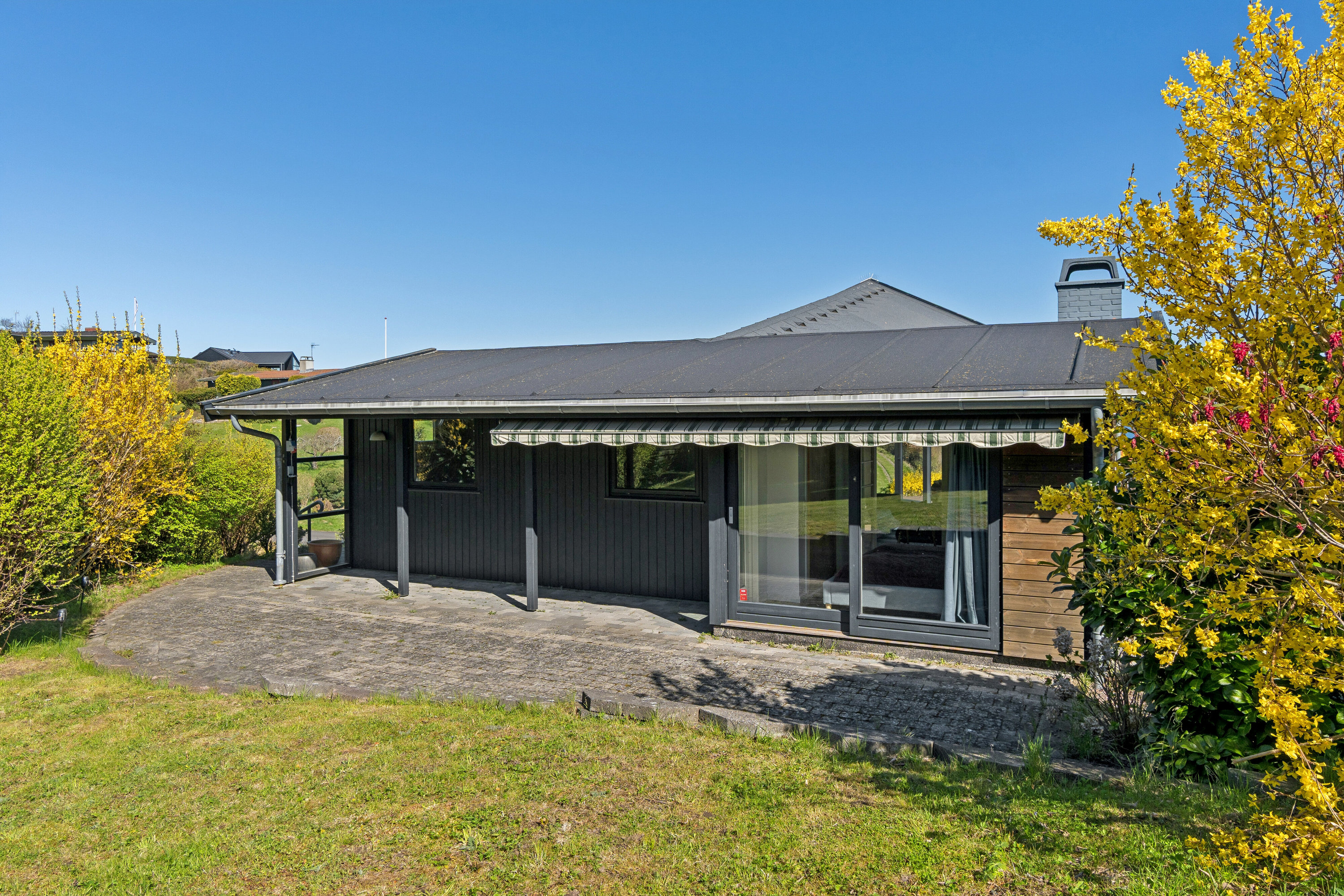 Fremhævet set fra haven billede i fuldskærmstilstand. Billede af Grusbakken 10, Veddinge Bk, 4550 Asnæs