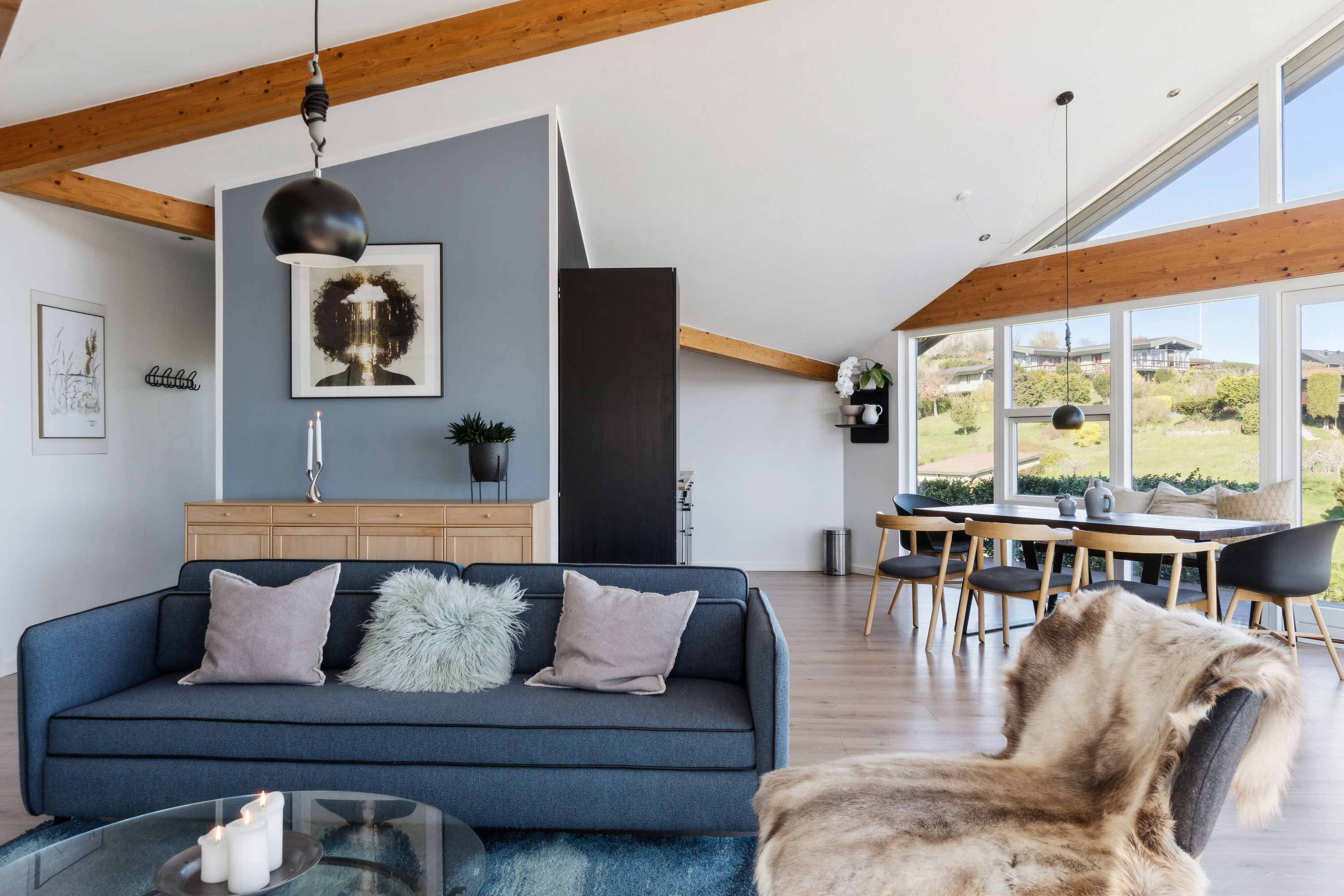 Fremhævet stue billede i fuldskærmstilstand. Billede af Grusbakken 10, Veddinge Bk, 4550 Asnæs