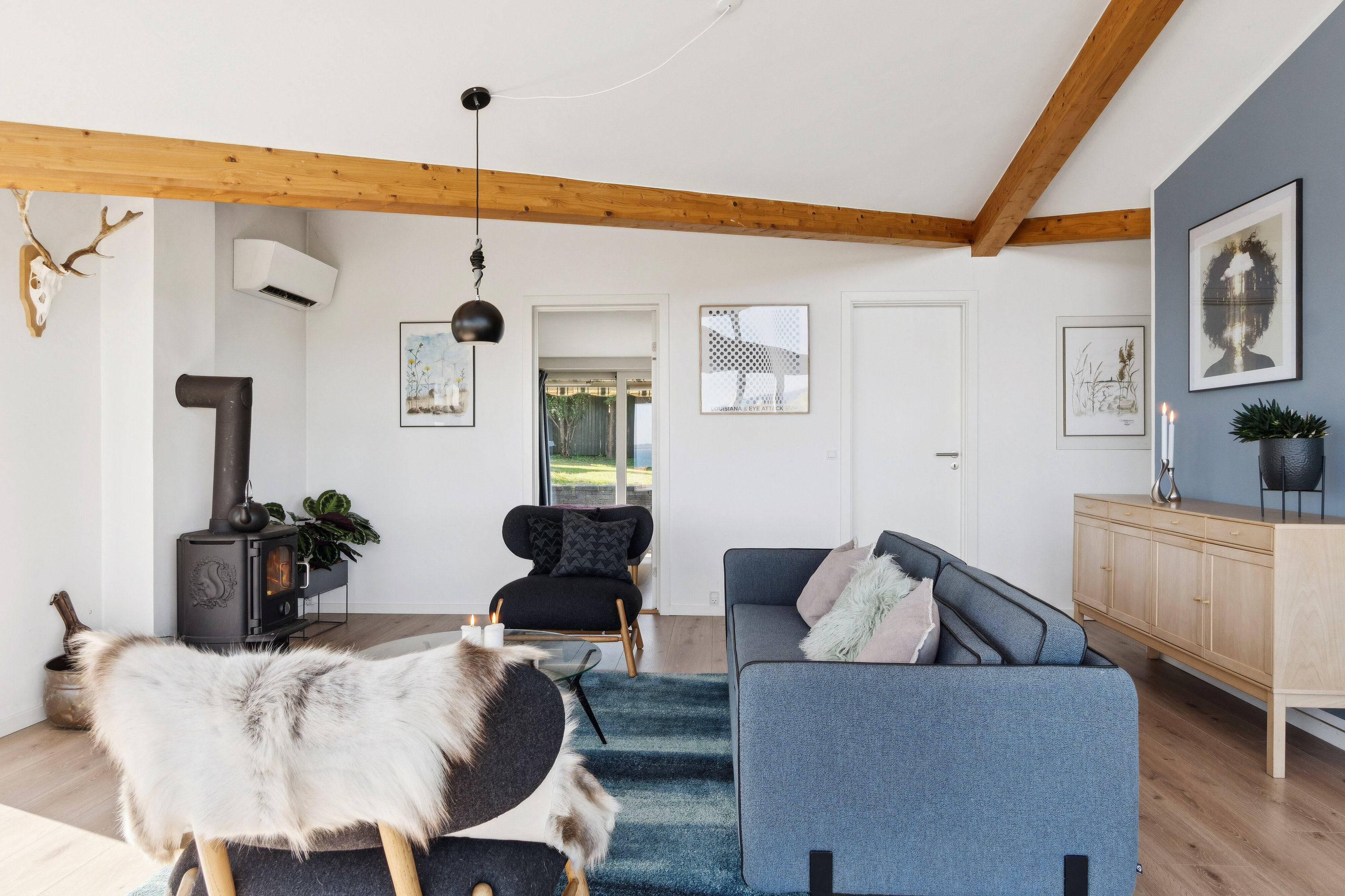 Fremhævet stue billede i fuldskærmstilstand. Billede af Grusbakken 10, Veddinge Bk, 4550 Asnæs