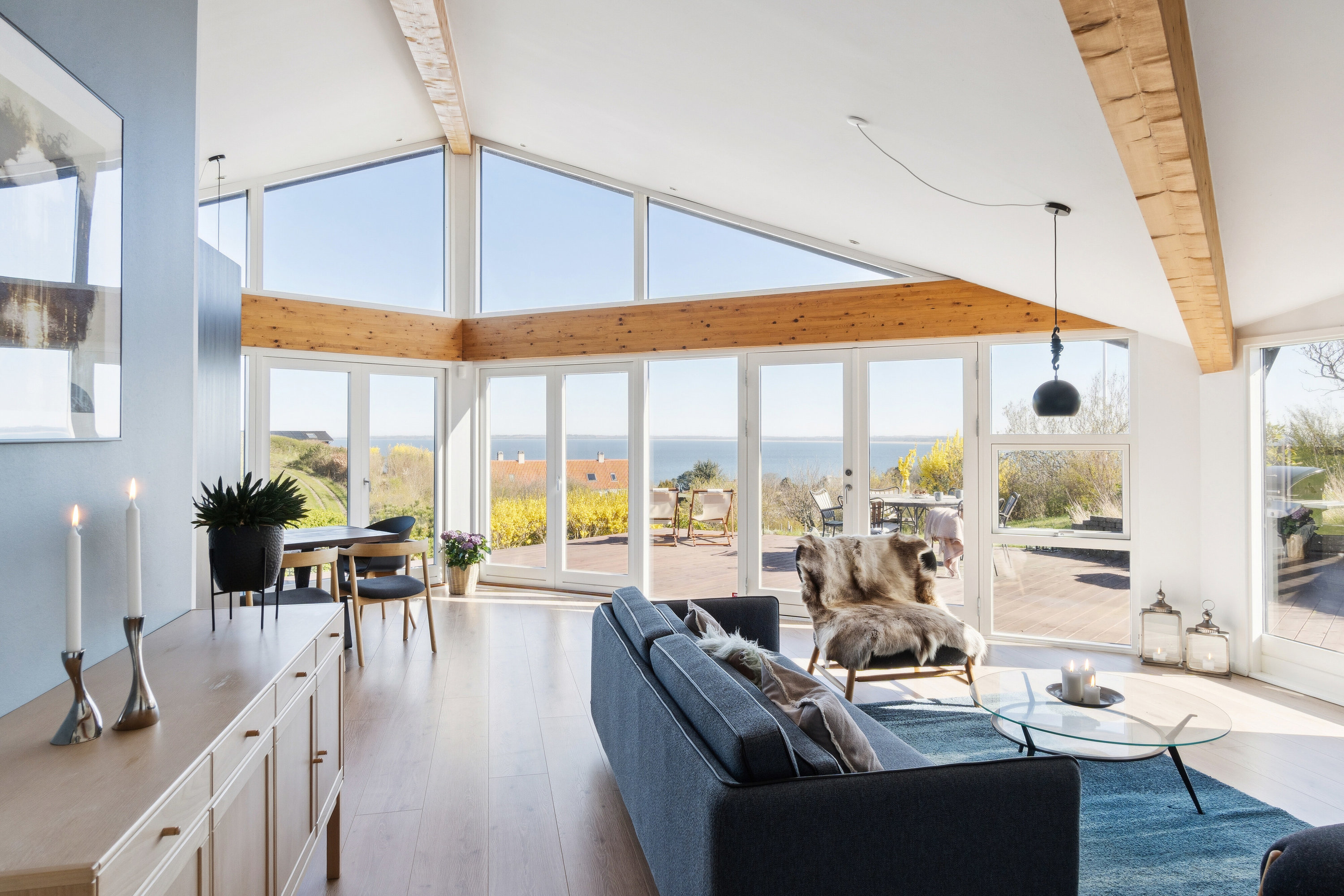 Fremhævet stue billede i fuldskærmstilstand. Billede af Grusbakken 10, Veddinge Bk, 4550 Asnæs