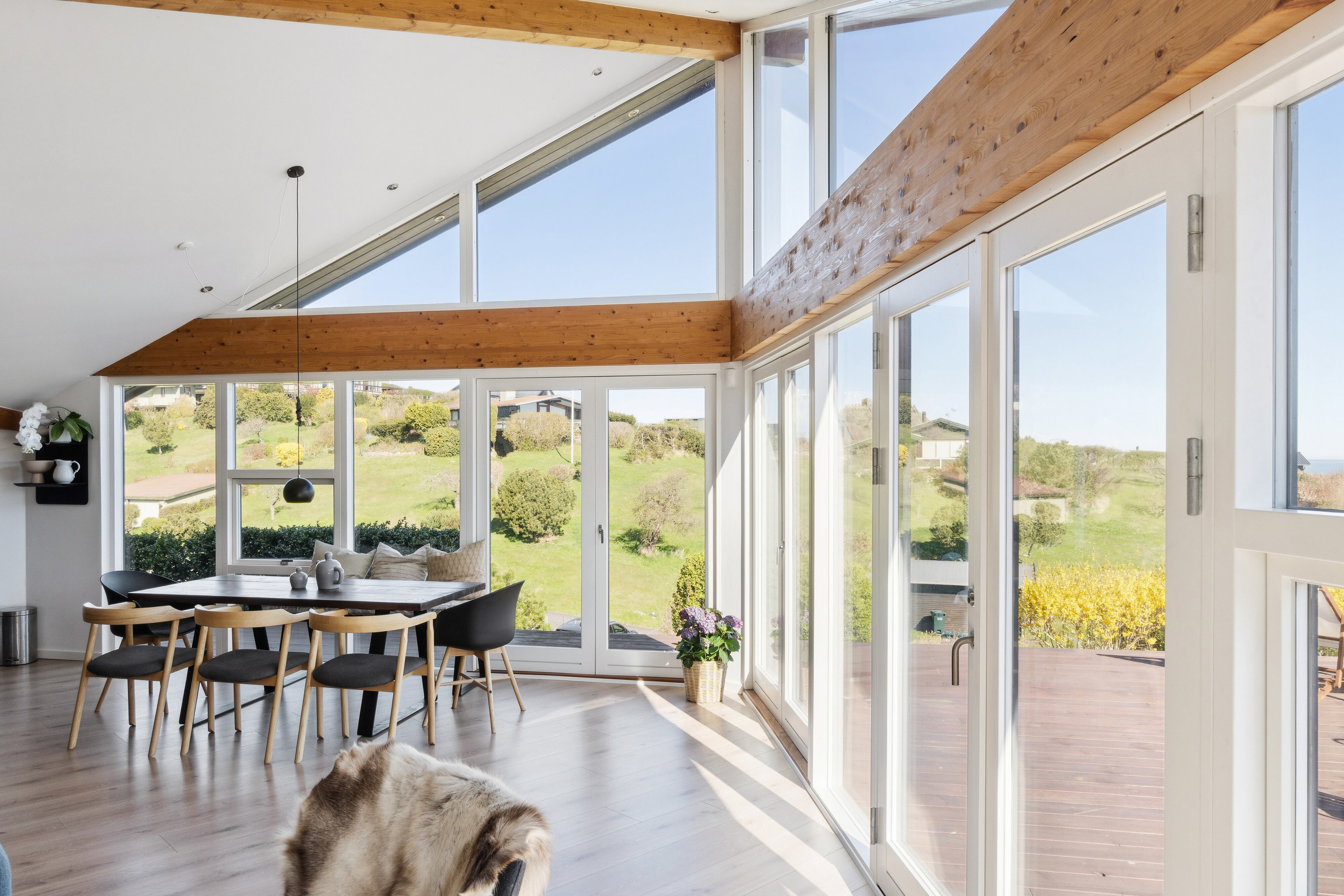 Fremhævet stue billede i fuldskærmstilstand. Billede af Grusbakken 10, Veddinge Bk, 4550 Asnæs