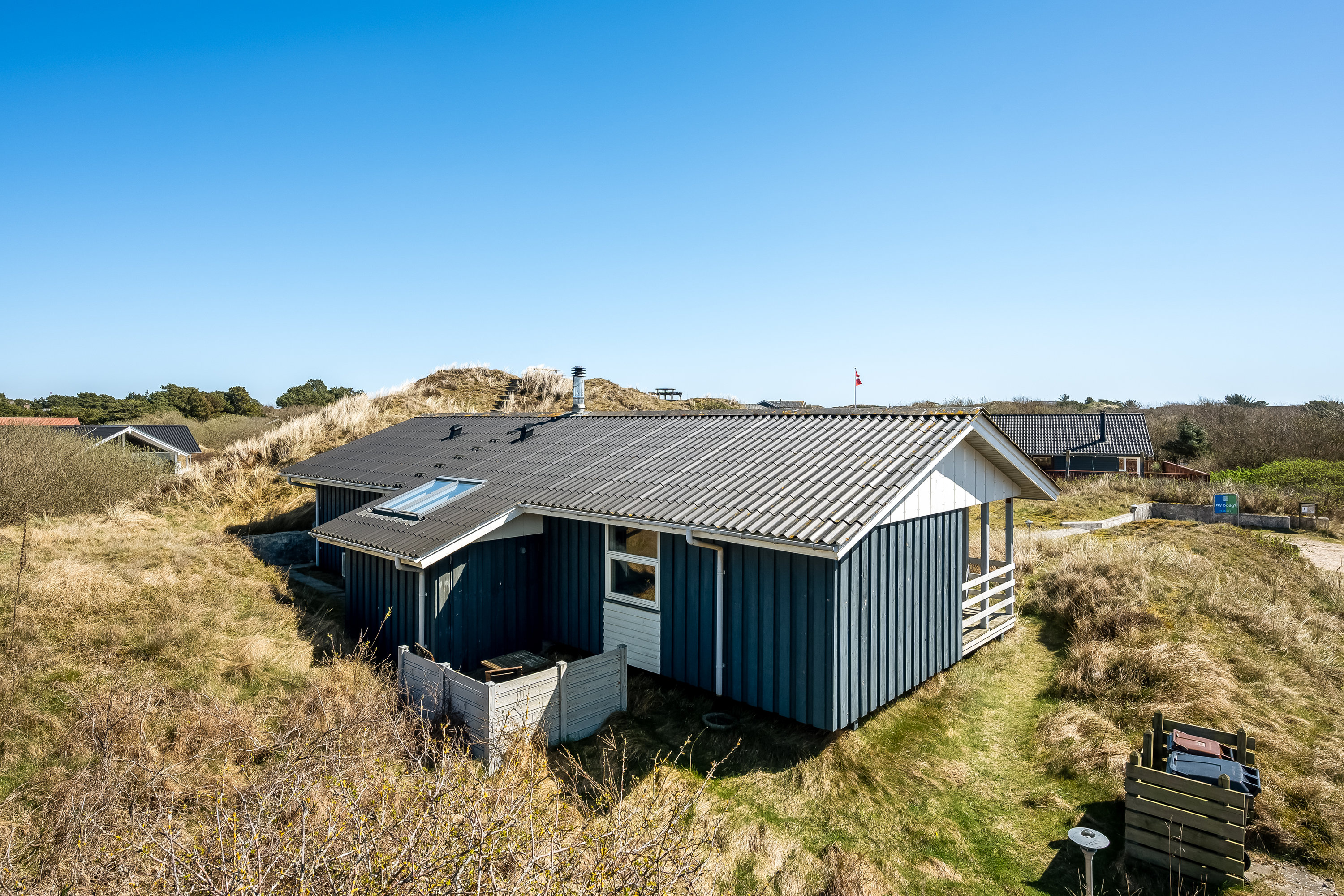 Fremhævet facade billede i fuldskærmstilstand. Billede af Lyngvej 34, Rindby Strand, 6720 Fanø