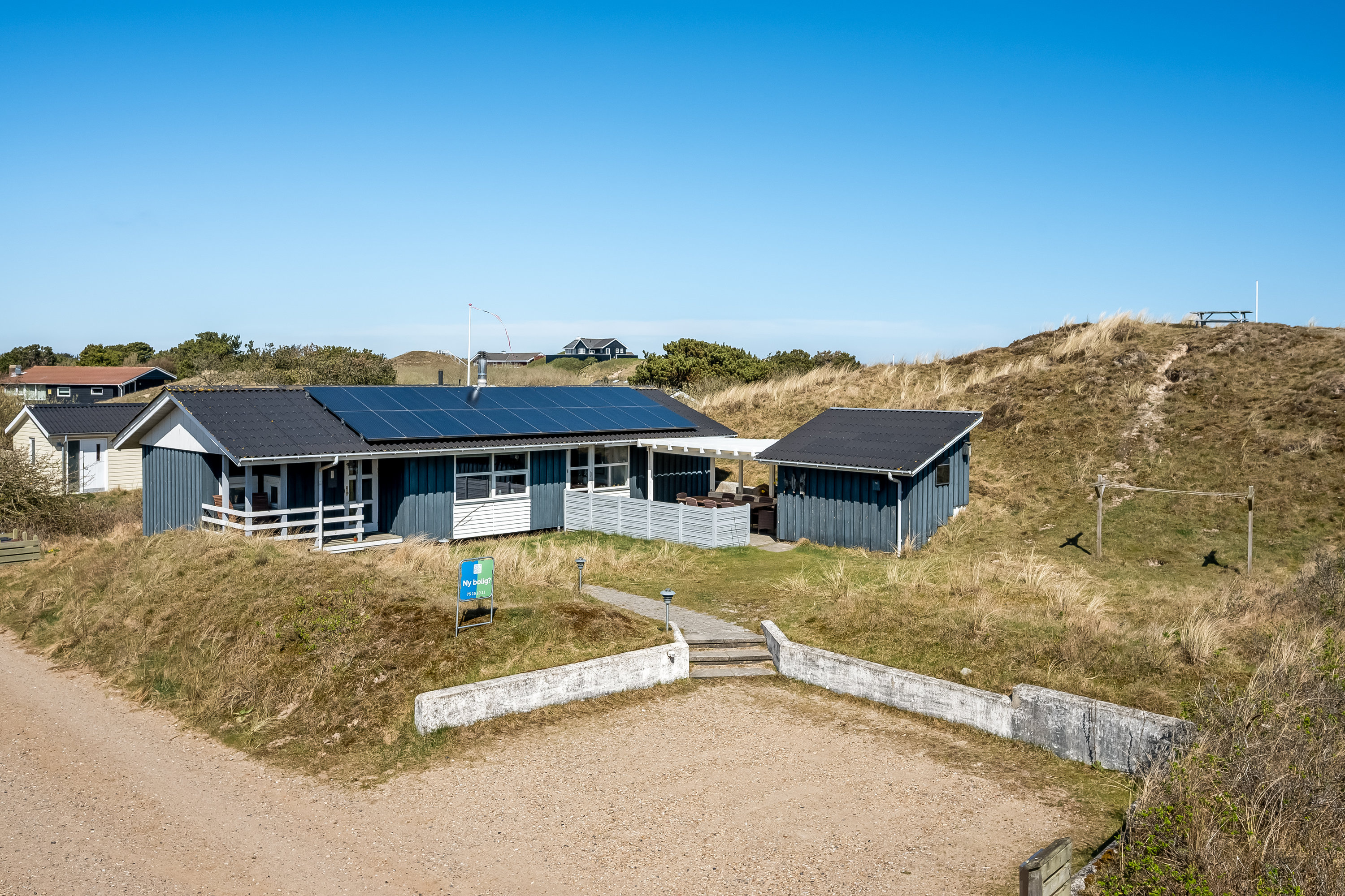 Fremhævet facade billede i fuldskærmstilstand. Billede af Lyngvej 34, Rindby Strand, 6720 Fanø