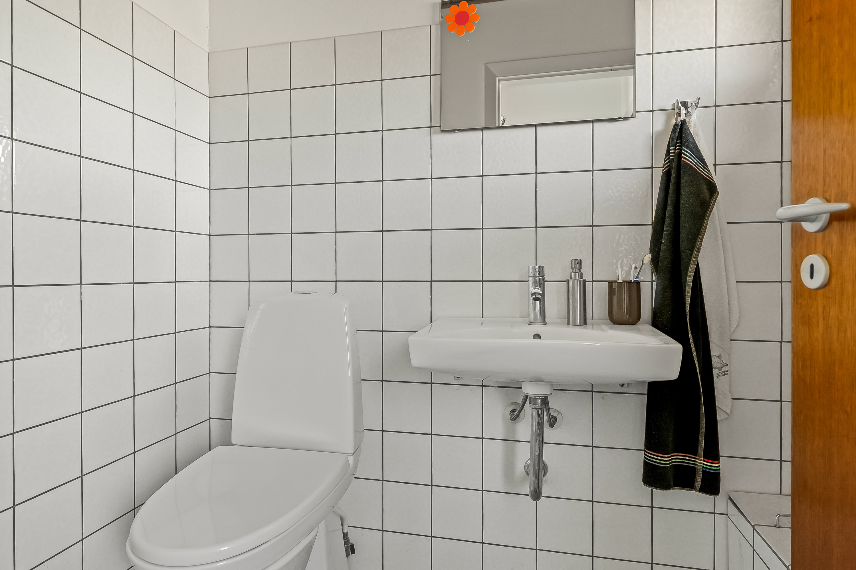 Fremhævet gæstetoilet billede i fuldskærmstilstand. Billede af Erantisvej 23, Søndermarken, 7100 Vejle