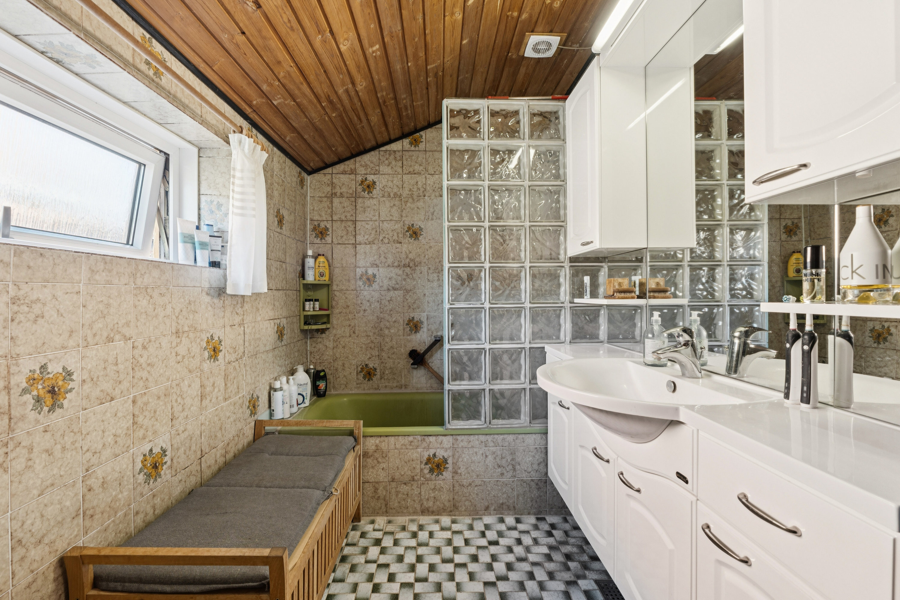 Fremhævet badeværelse billede i fuldskærmstilstand. Billede af Glentevej 21, 5000 Odense C