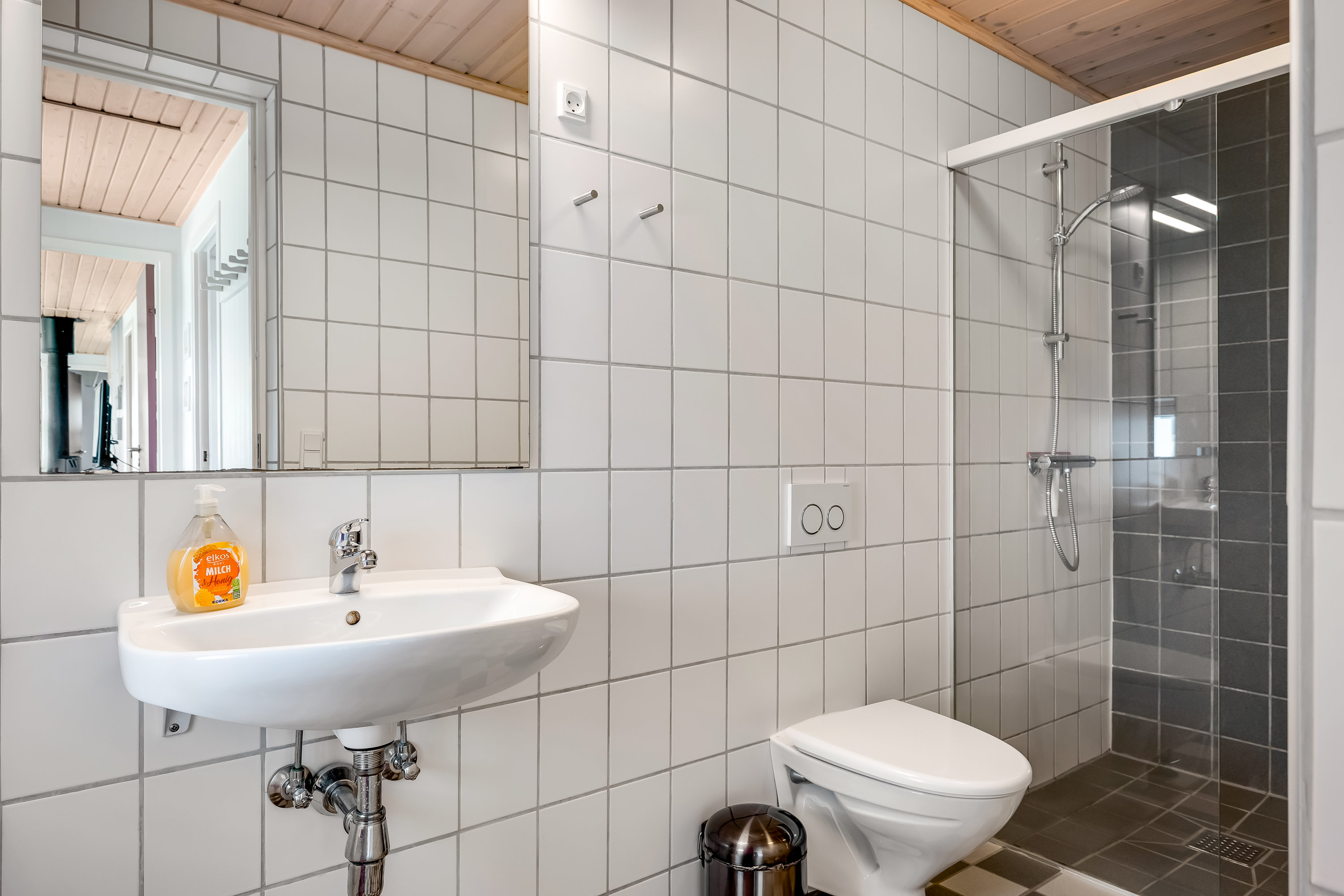 Fremhævet badeværelse billede i fuldskærmstilstand. Billede af Lyngvej 34, Rindby Strand, 6720 Fanø