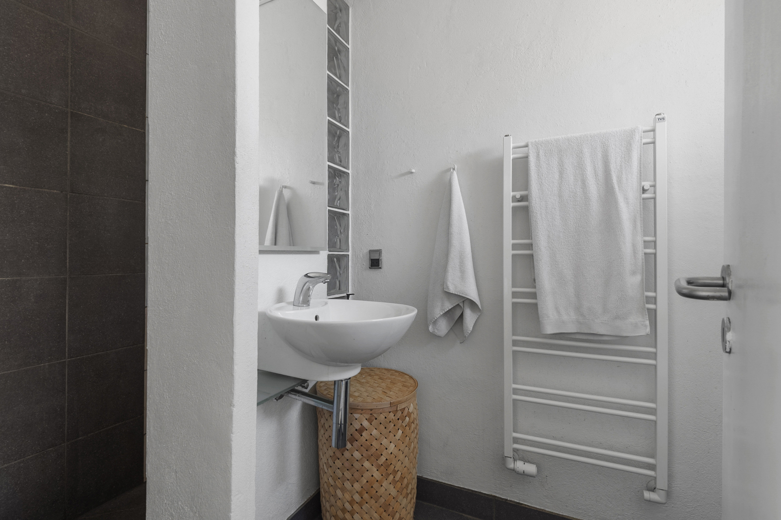 Fremhævet badeværelse billede i fuldskærmstilstand. Billede af Stellas Alle 32, 6715 Esbjerg N