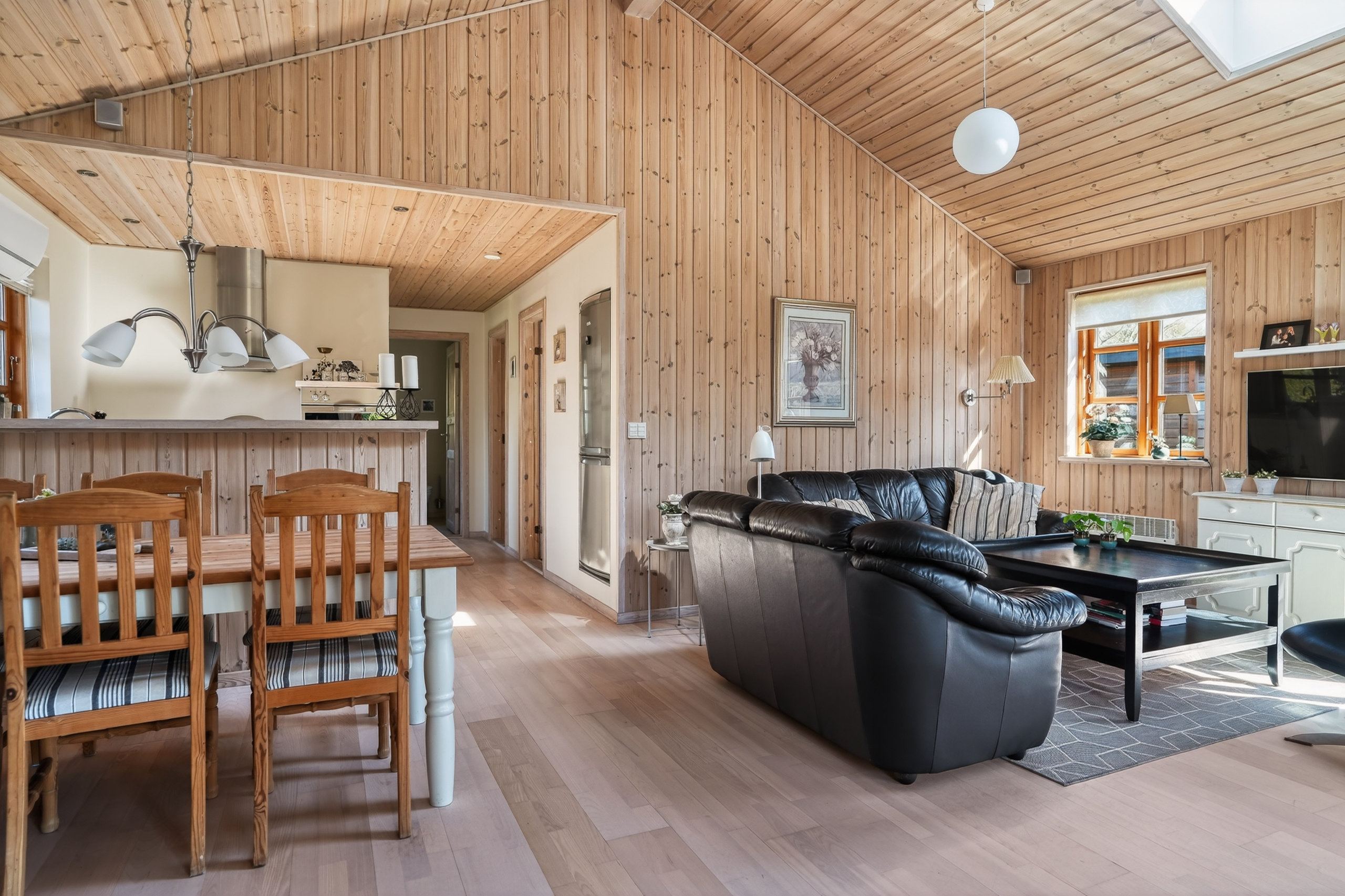 Fremhævet stue billede i fuldskærmstilstand. Billede af Jakobsvænge 13, 4500 Nykøbing Sj