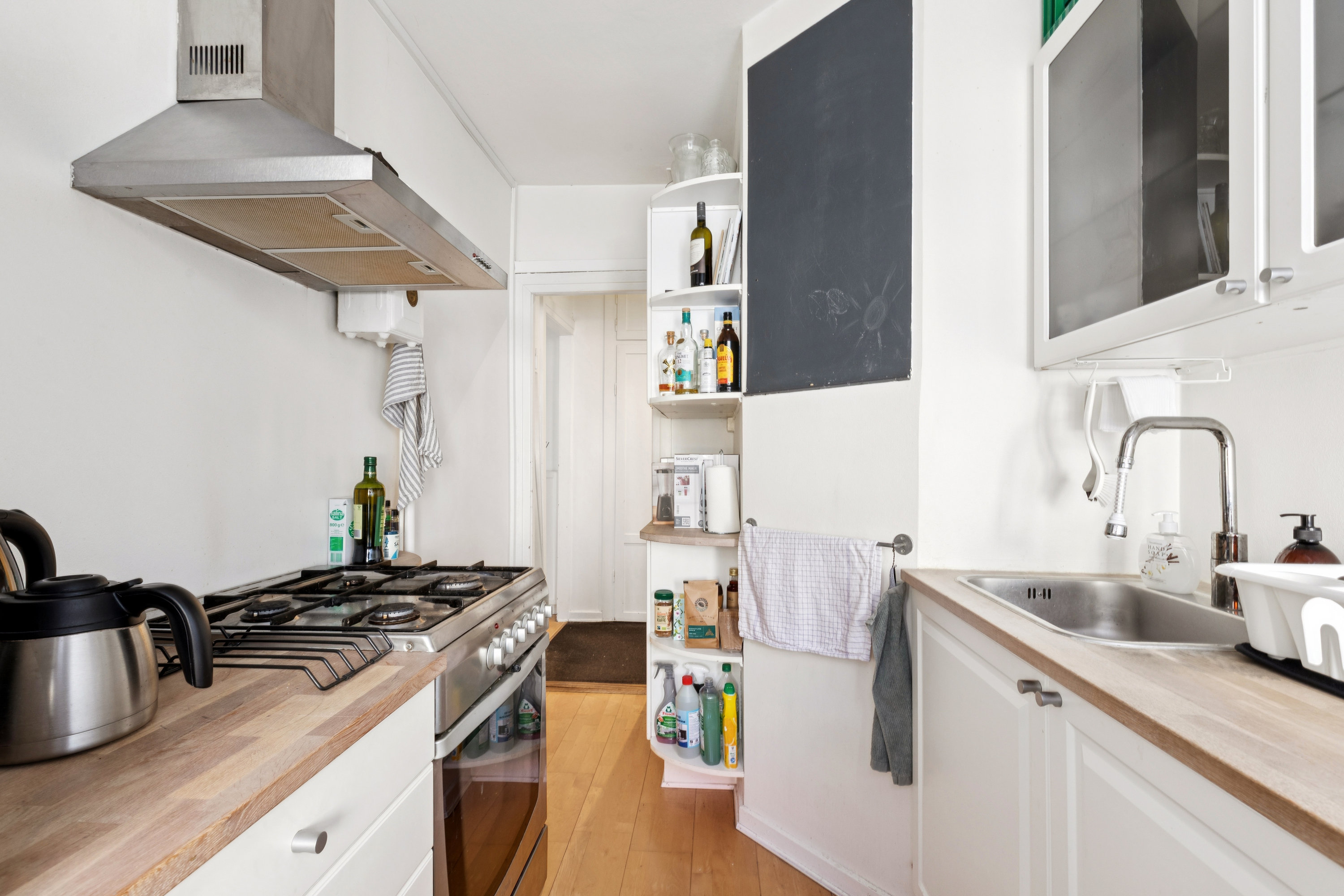 Fremhævet køkken billede i fuldskærmstilstand. Billede af Markskellet 1, st.. tv., 2720 Vanløse