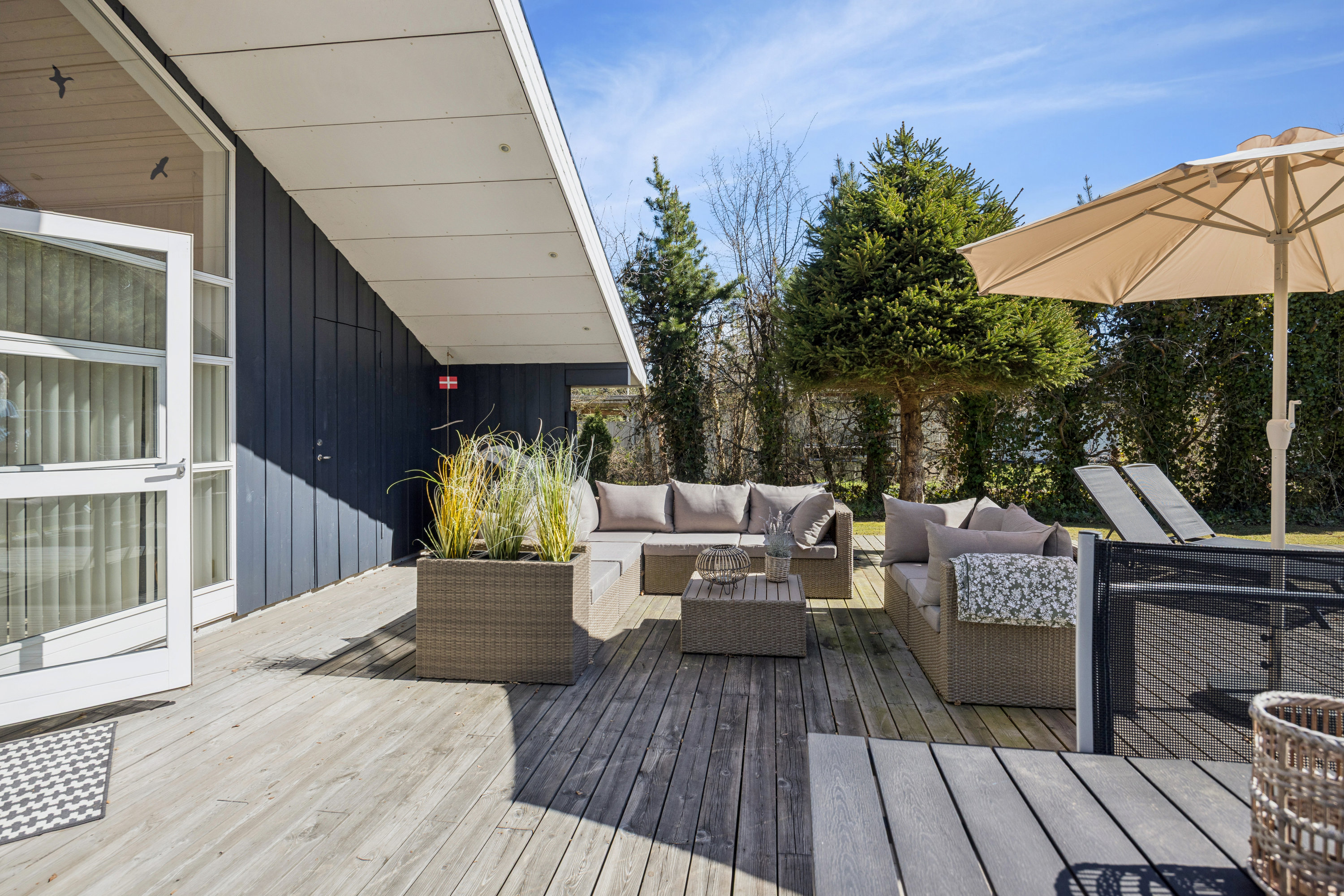 Fremhævet terrasse billede i fuldskærmstilstand. Billede af Koldkærgårdsvej 19, 9370 Hals