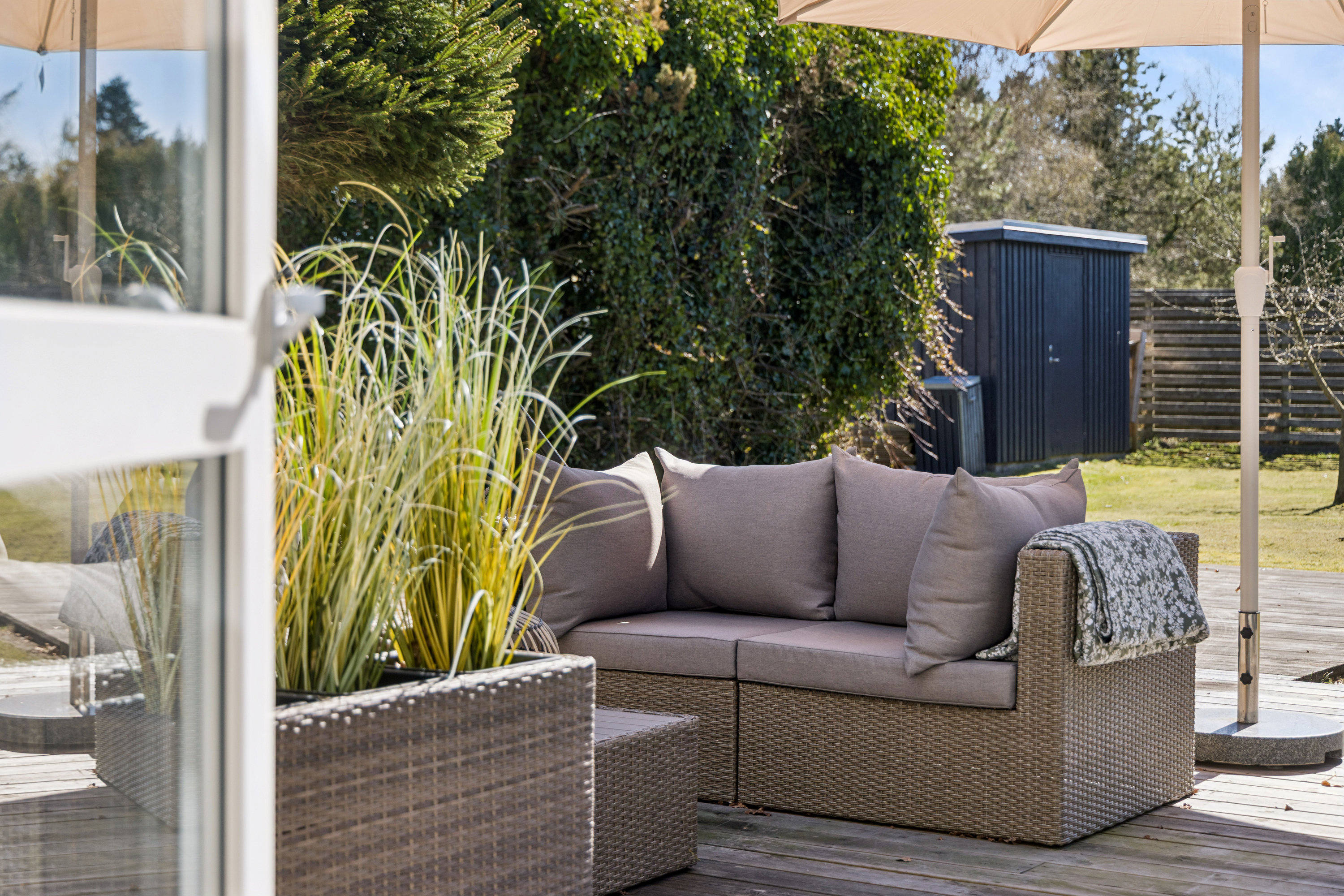 Fremhævet terrasse billede i fuldskærmstilstand. Billede af Koldkærgårdsvej 19, 9370 Hals