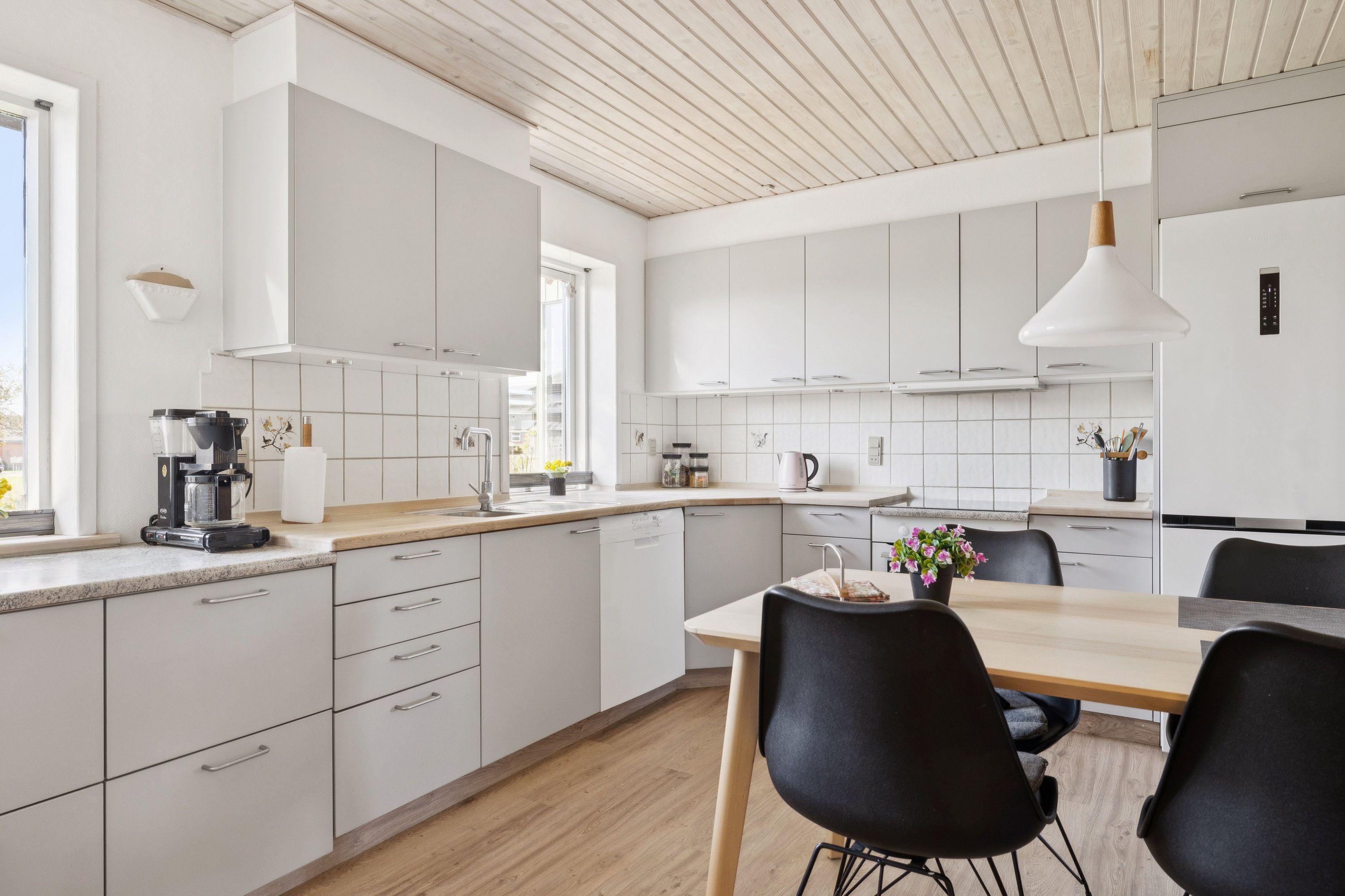 Fremhævet køkken billede i fuldskærmstilstand. Billede af Mejlbyvej 114, 9610 Nørager