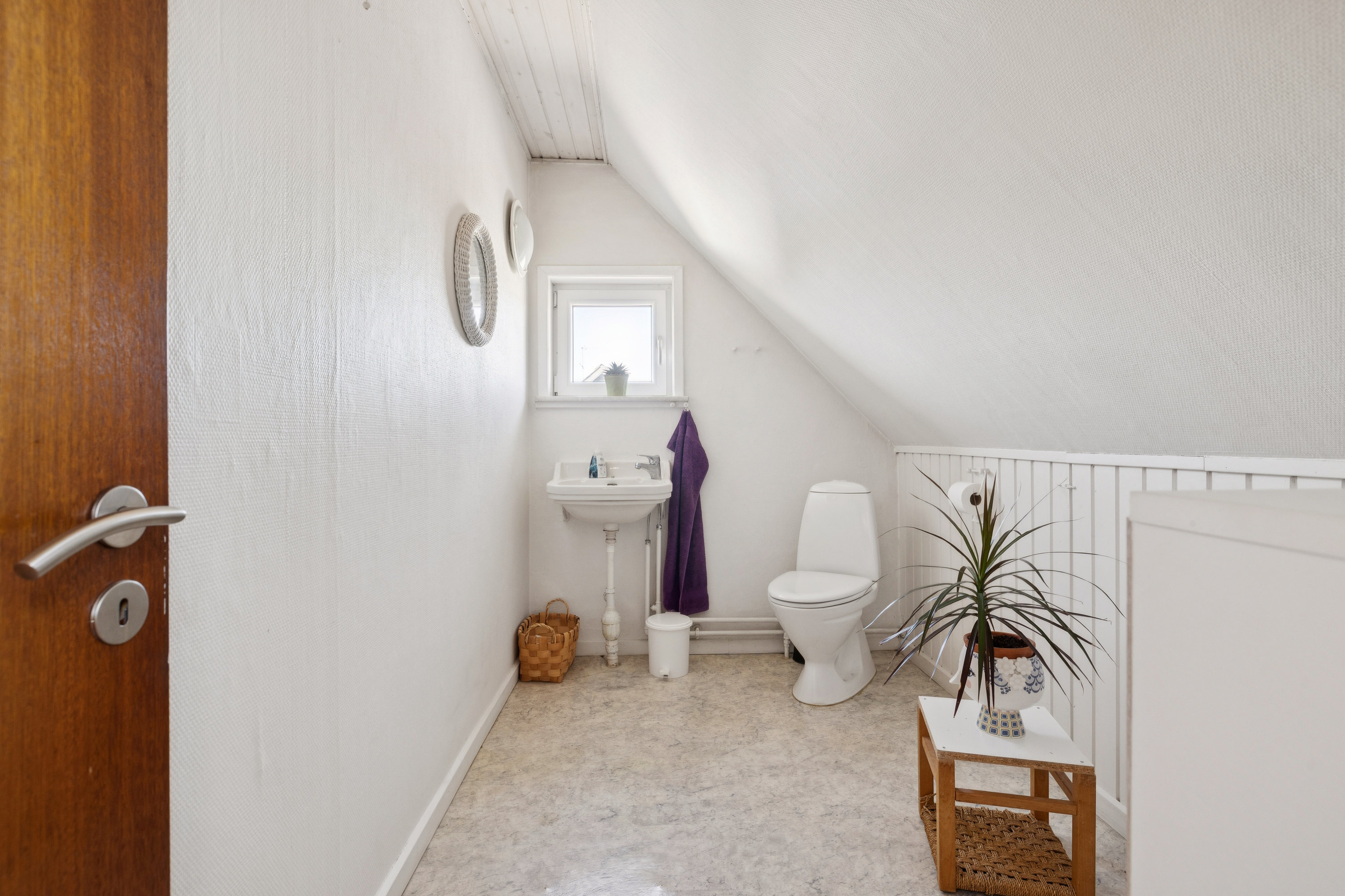 Fremhævet toilet billede i fuldskærmstilstand. Billede af Mejlbyvej 114, 9610 Nørager